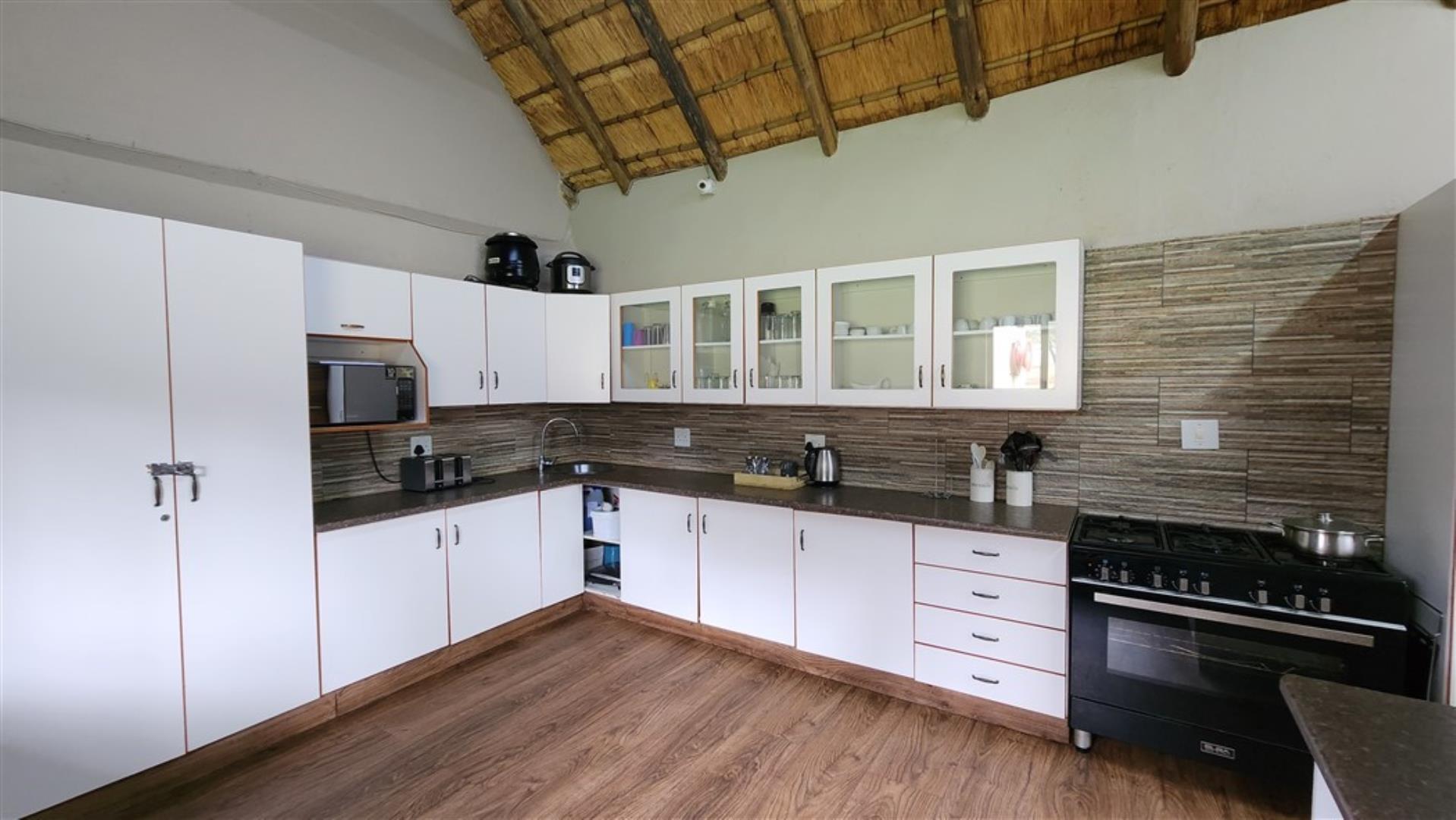 709958_River_Lodge_Kitchen.jpg