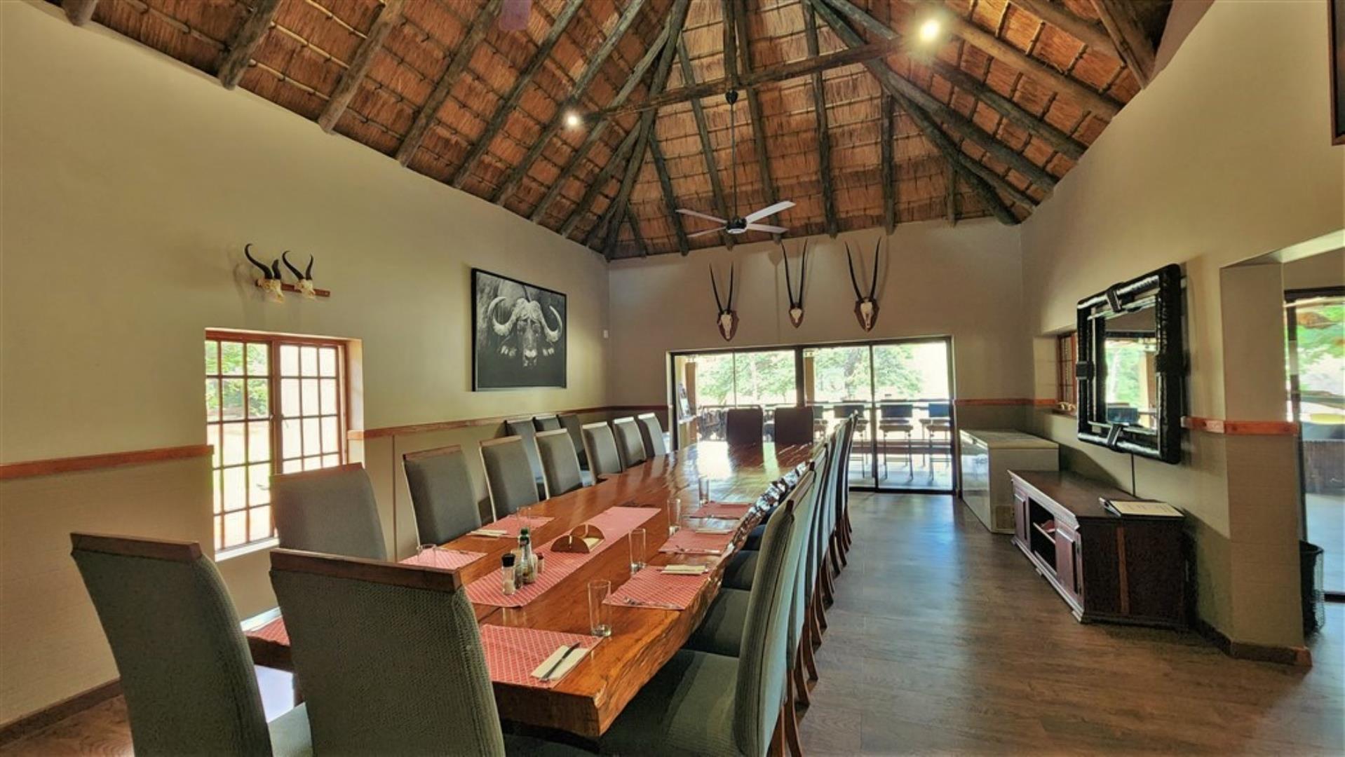 709958_River_Loge_Dining_.jpg