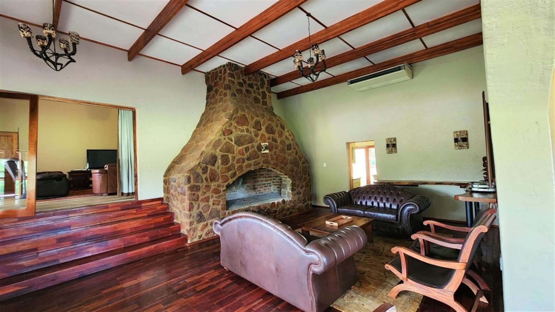 709958_Second_Res_Lounge.jpg