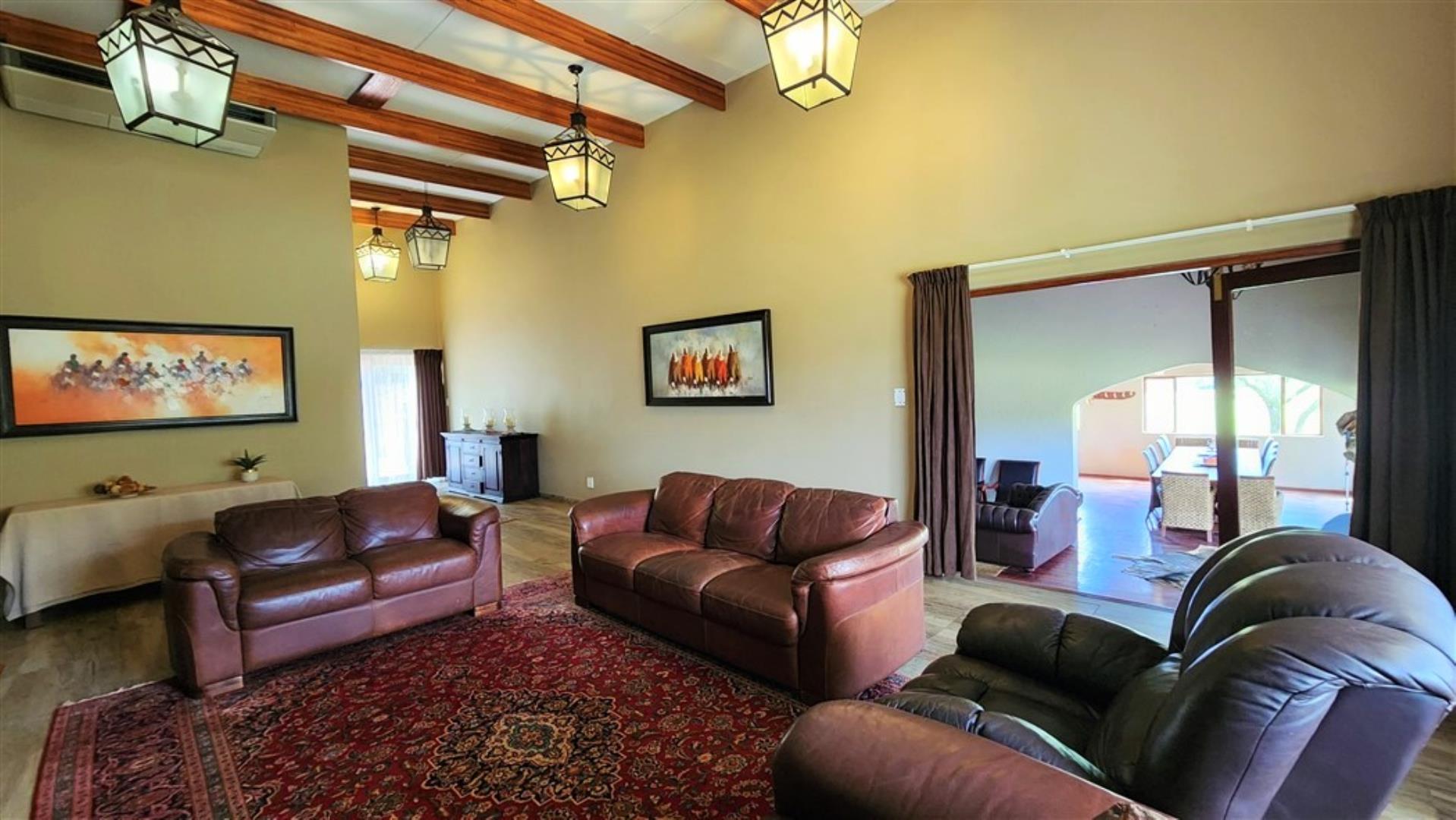 709958_Second_res_Main_Lounge.jpg