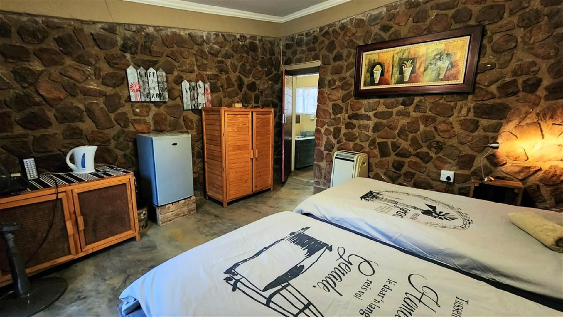 715586_Chalet_Bedroom_a.jpg