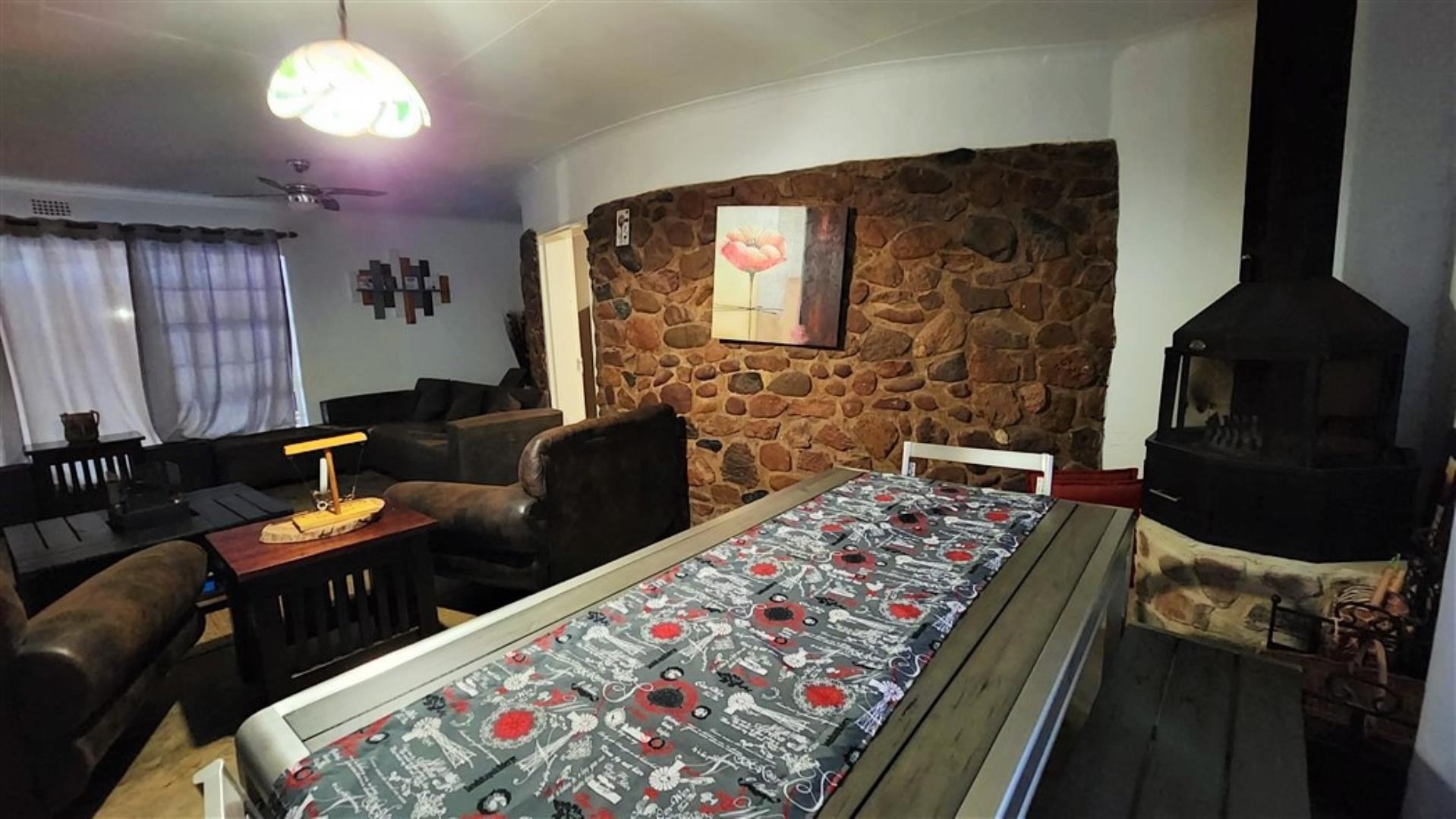 715586_Mainhouse_Lounge.jpg
