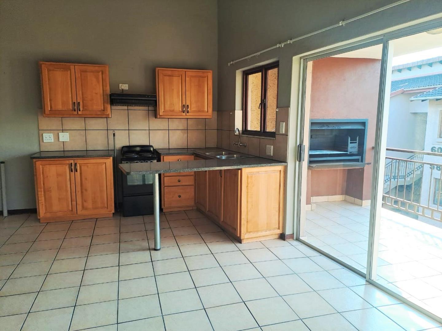 715844_Kitchen_to_Balcony_Braai.jpg