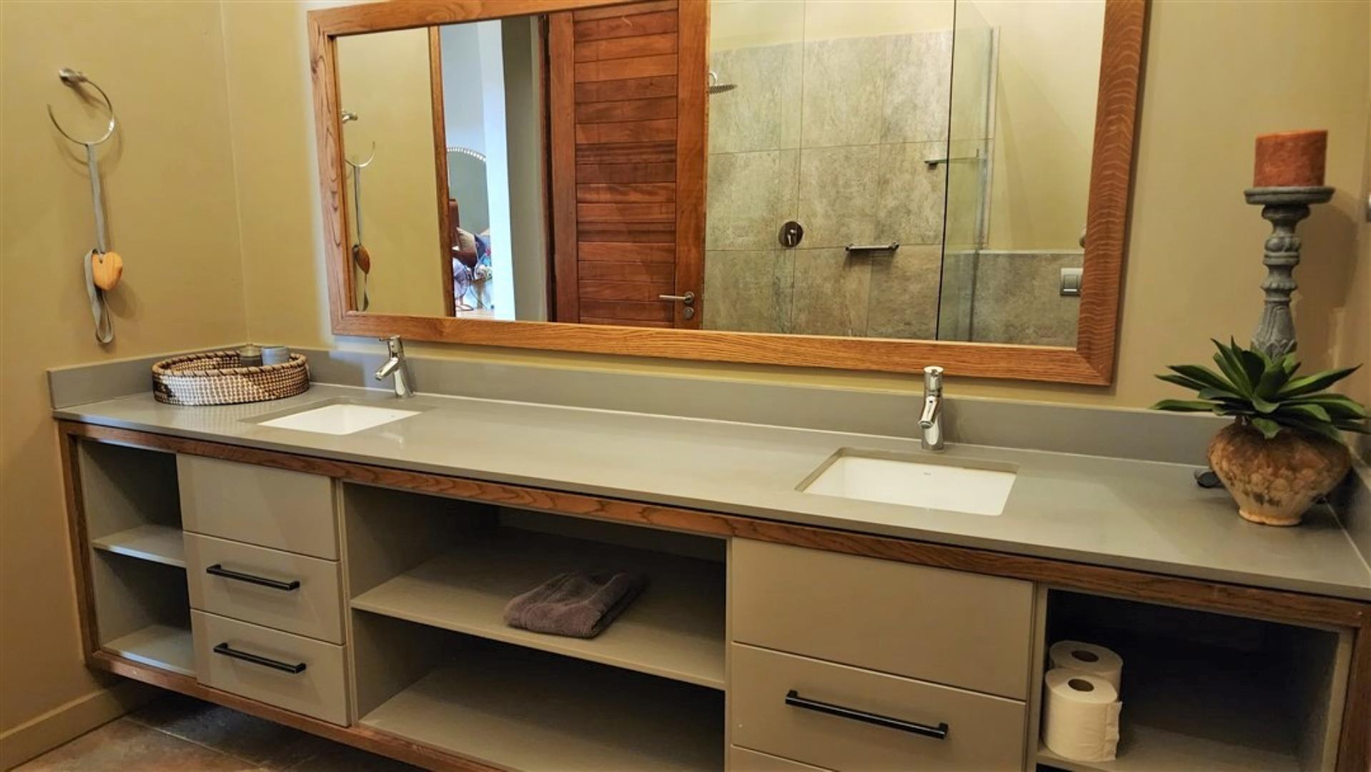 727649_Bathroom_4.jpg