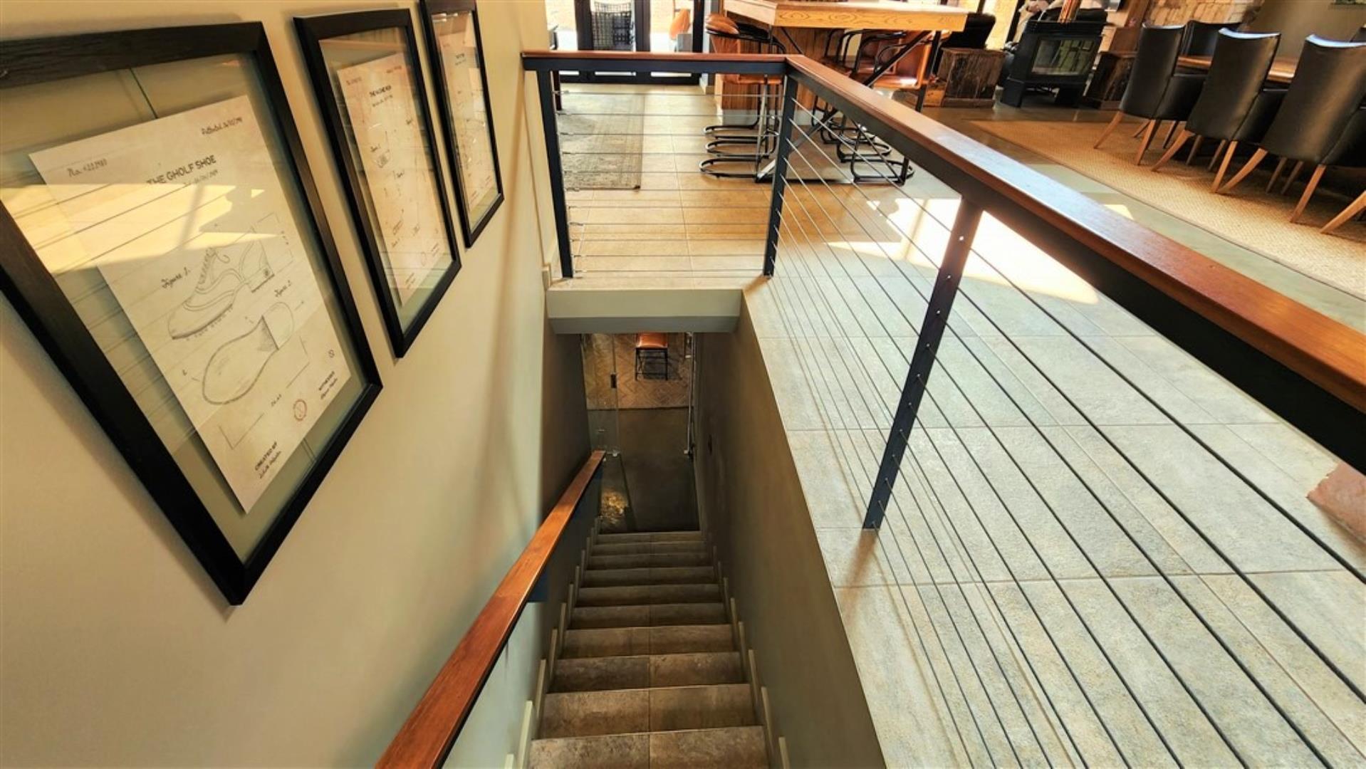 727649_Steps_to_Cigar_Lounge.jpg