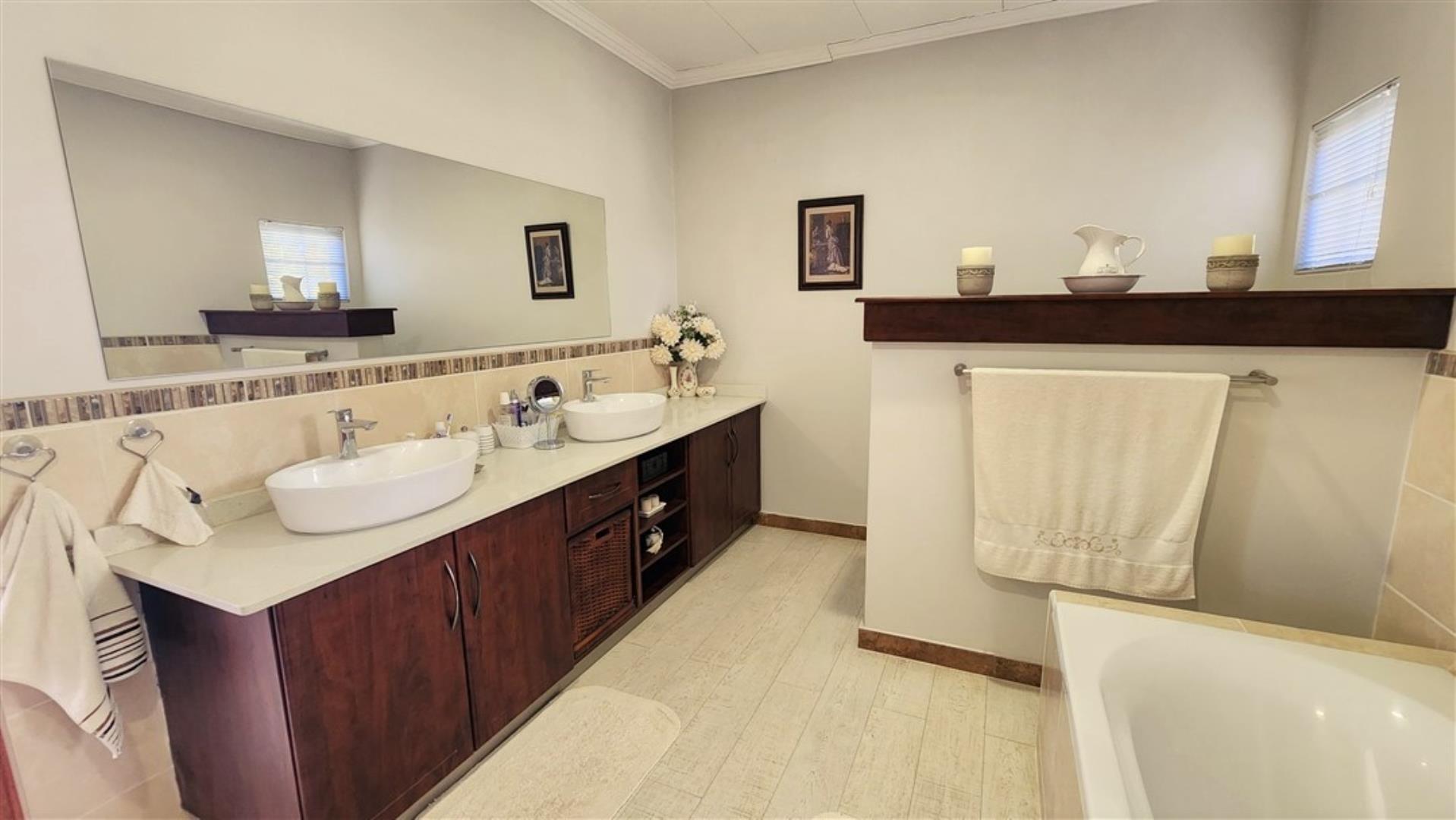 729804_Master_Bathroom_a.jpg