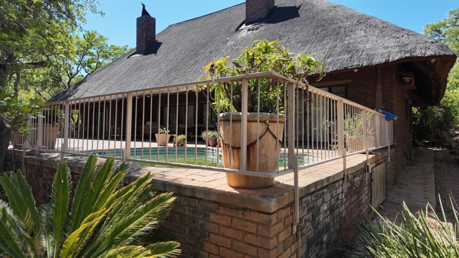730854_House_FOR_SALE_in_Game_Reserve_Vaalwater_(11).jpeg
