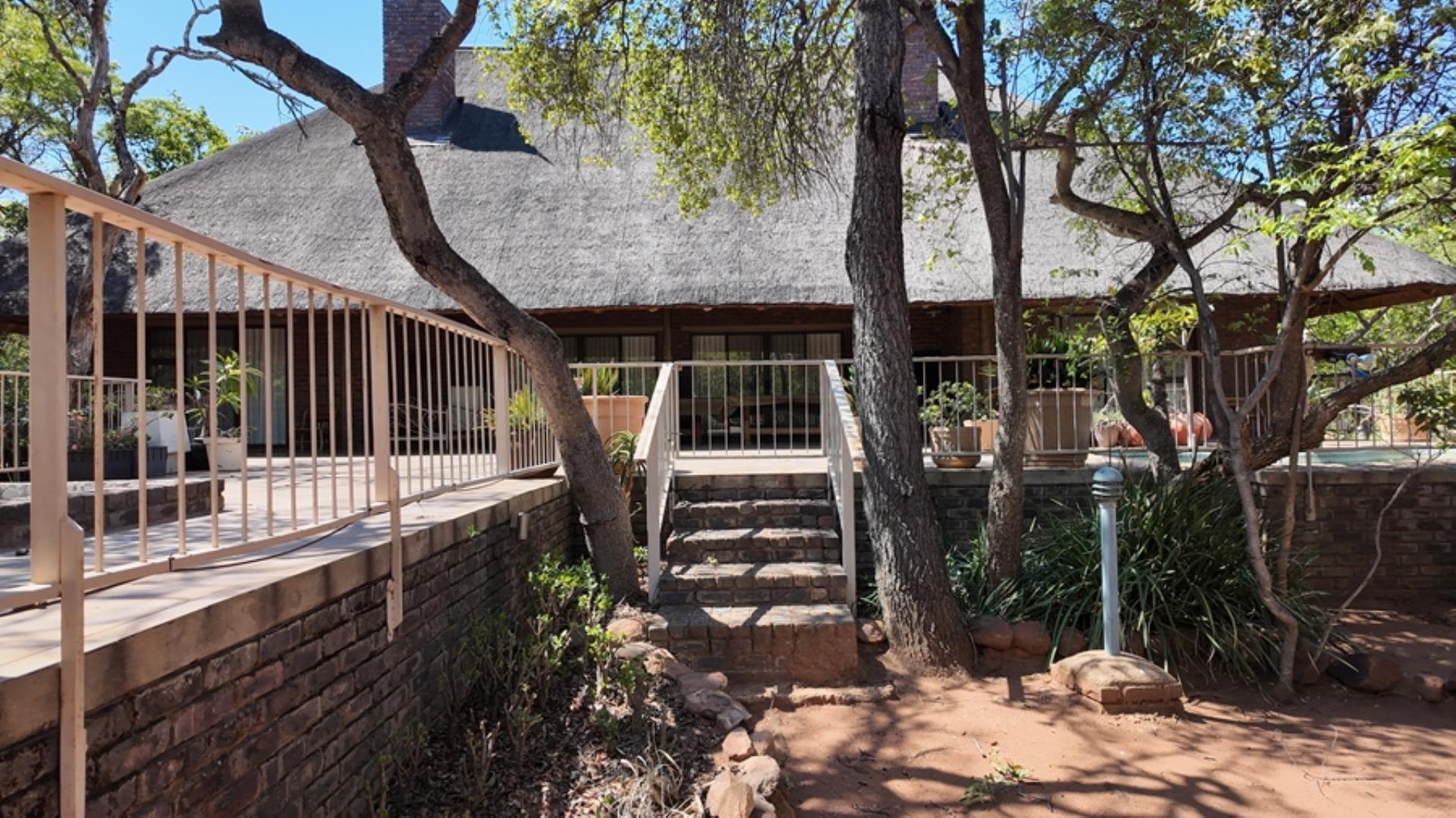 730854_House_FOR_SALE_in_Game_Reserve_Vaalwater_(12).jpeg