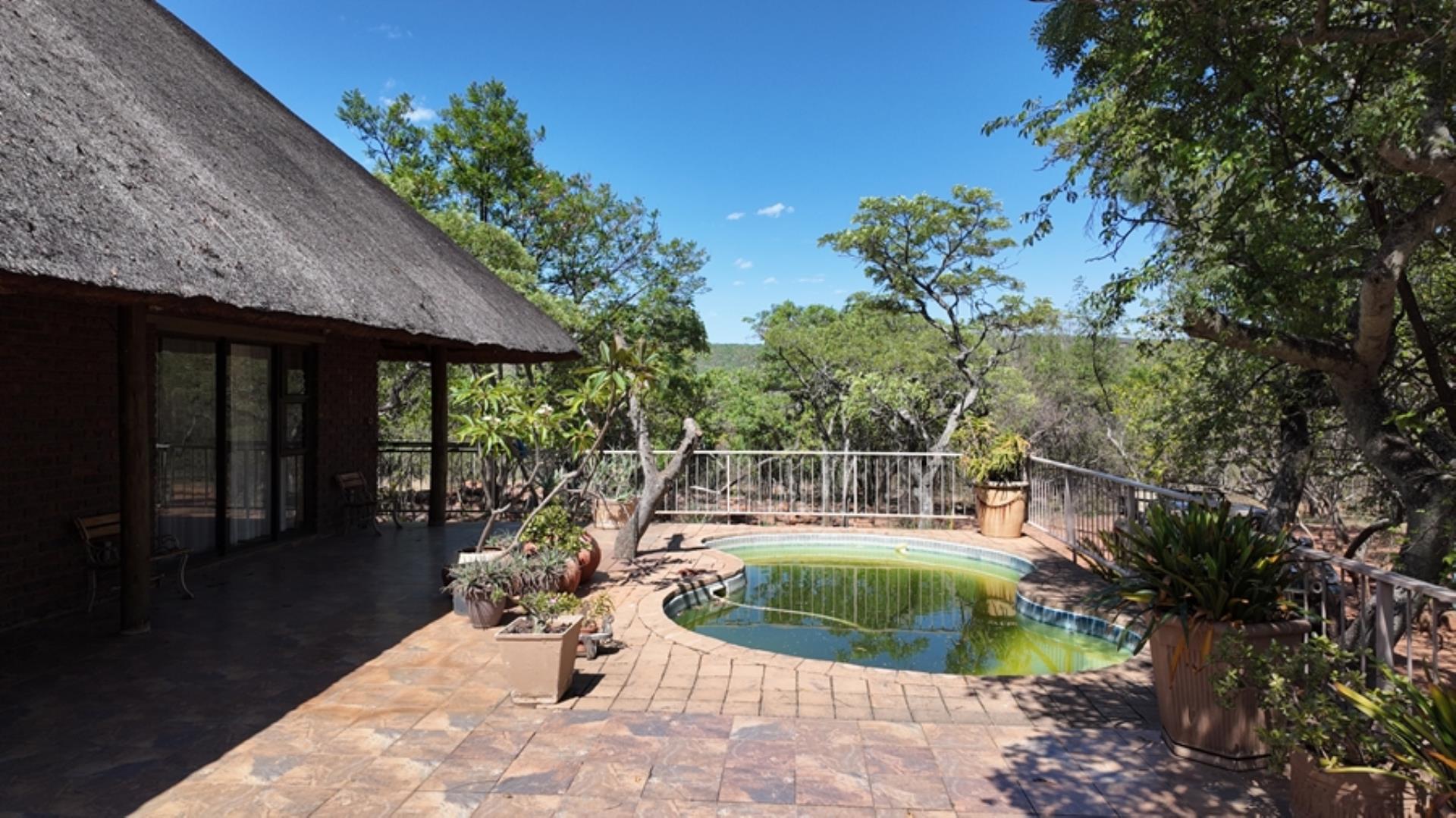 730854_House_FOR_SALE_in_Game_Reserve_Vaalwater_(14).jpeg
