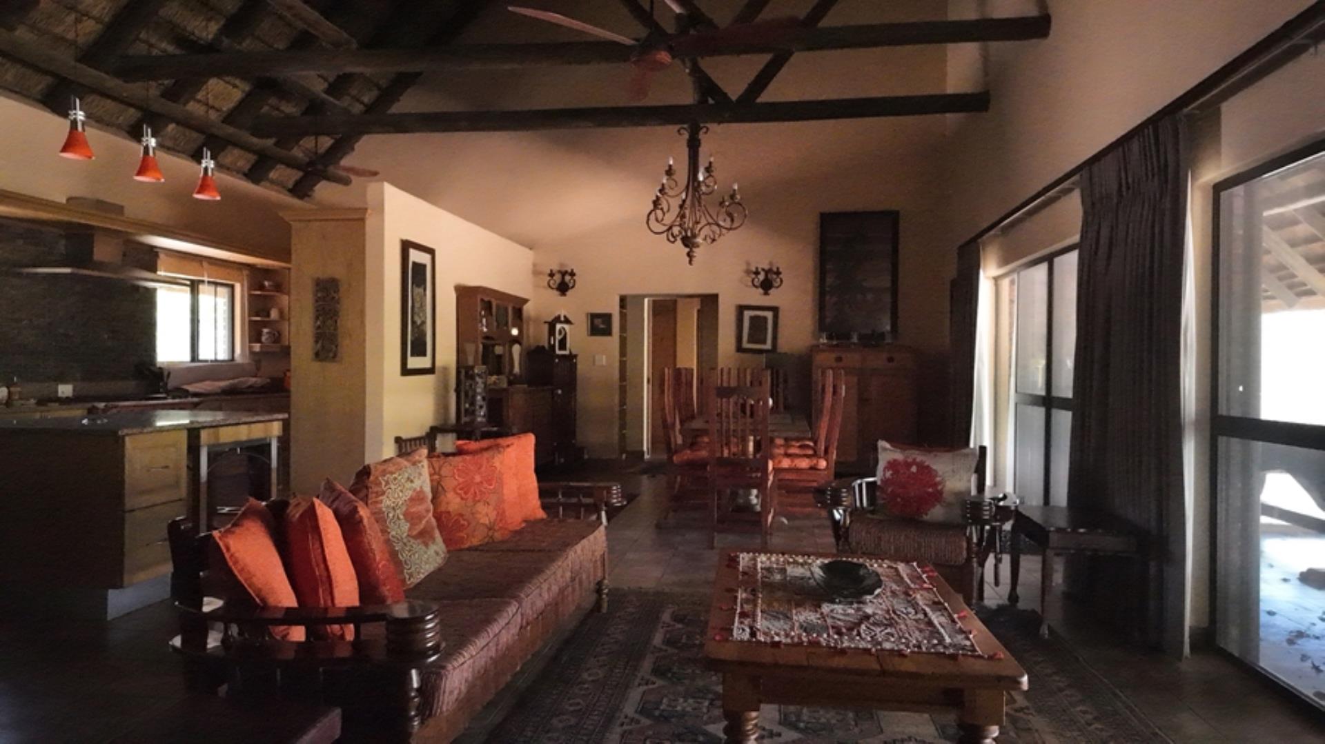 730854_House_FOR_SALE_in_Game_Reserve_Vaalwater_(22).jpeg