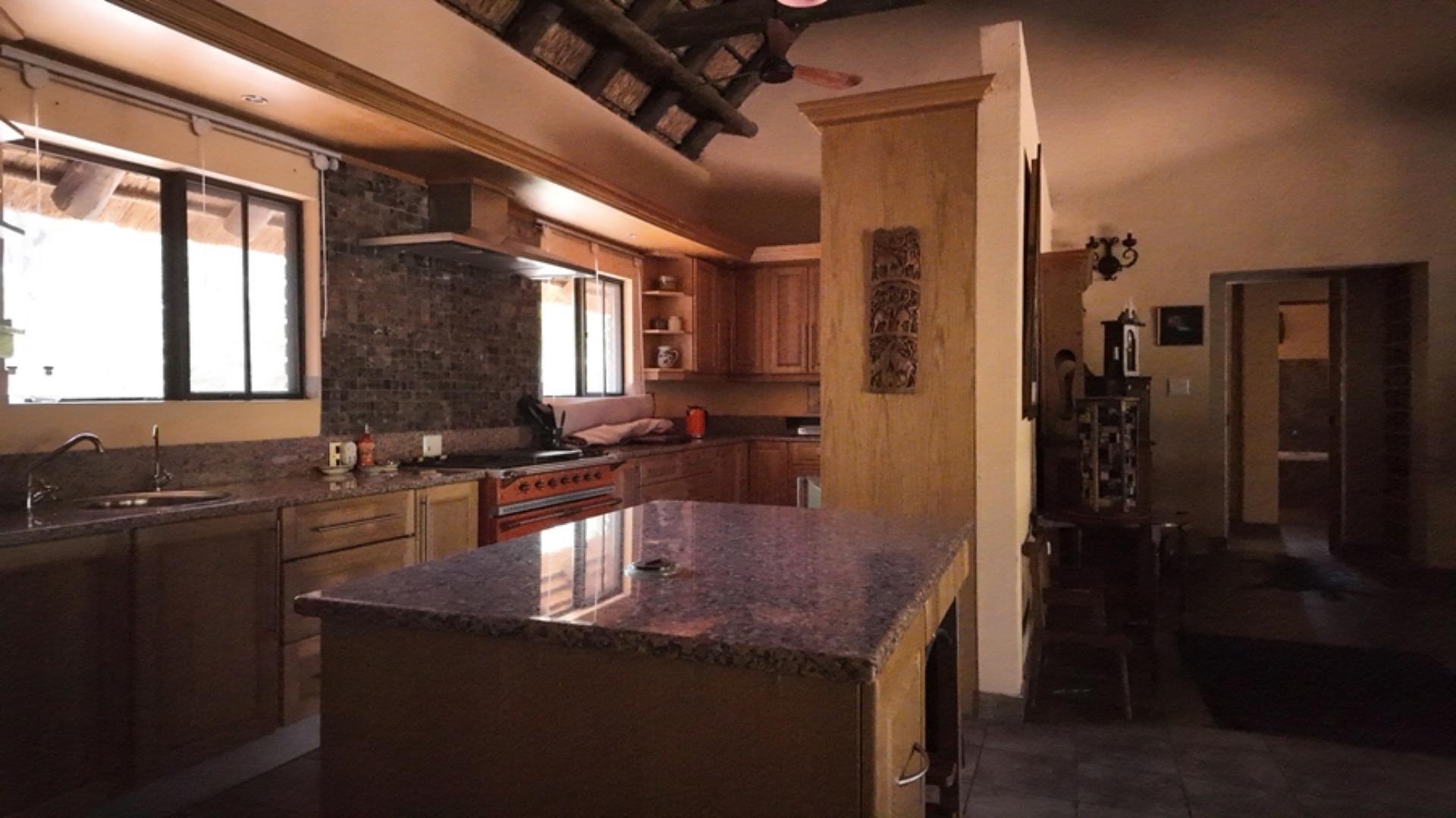 730854_House_FOR_SALE_in_Game_Reserve_Vaalwater_(23).jpeg