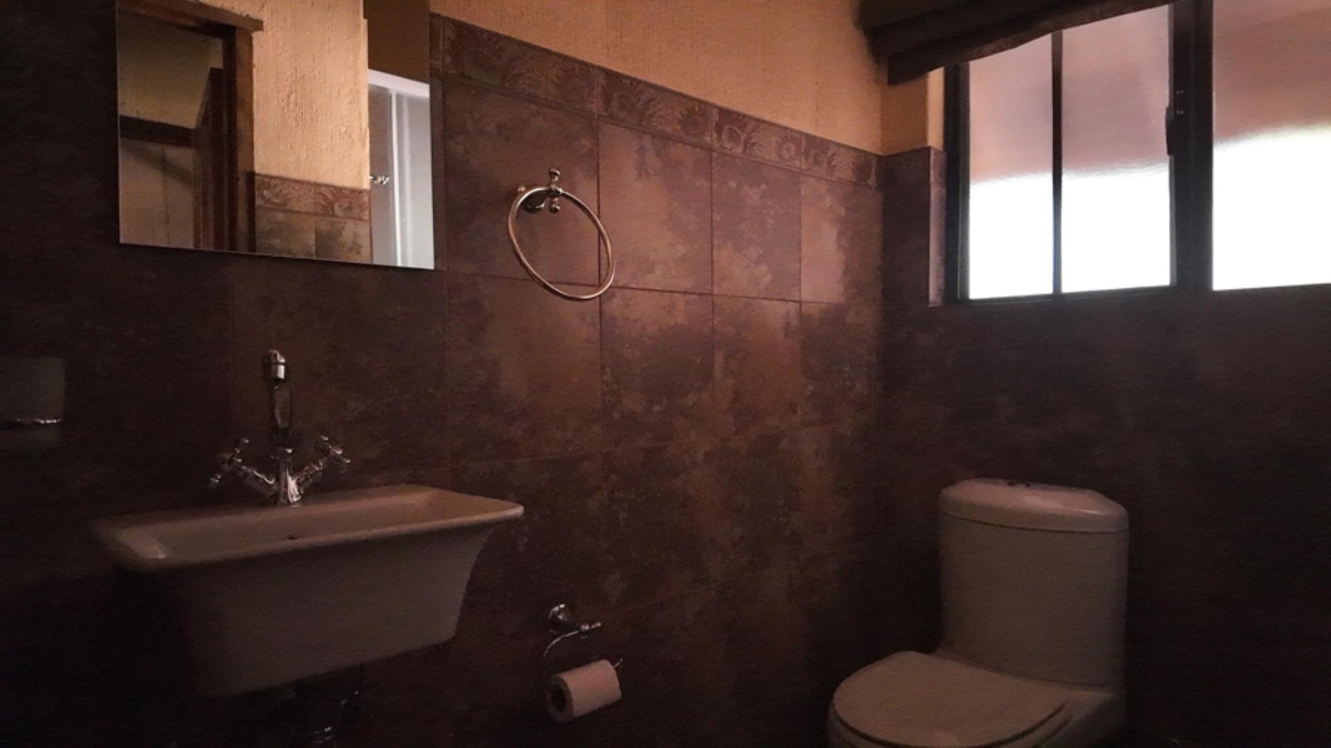 730854_House_FOR_SALE_in_Game_Reserve_Vaalwater_(25).jpeg