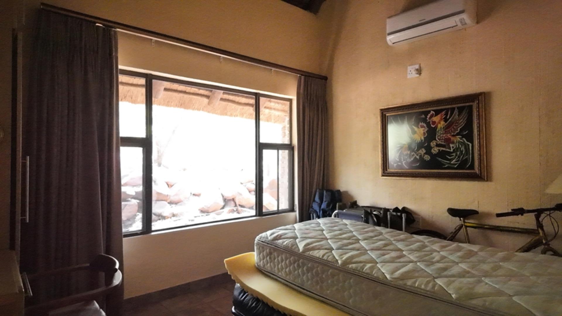 730854_House_FOR_SALE_in_Game_Reserve_Vaalwater_(26).jpeg
