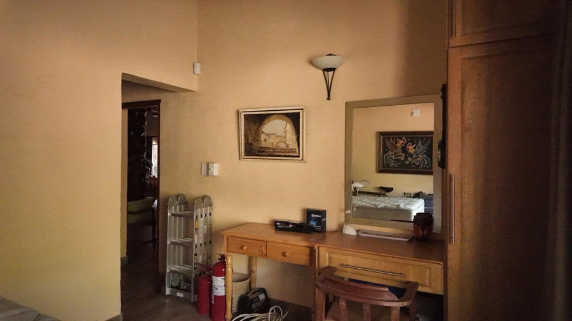 730854_House_FOR_SALE_in_Game_Reserve_Vaalwater_(27).jpeg