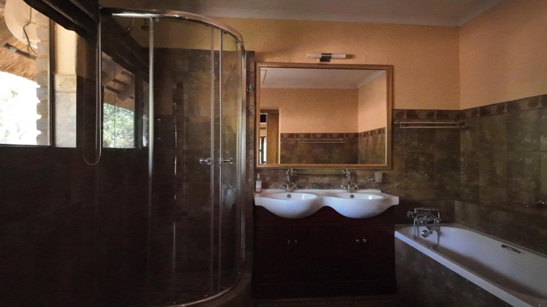 730854_House_FOR_SALE_in_Game_Reserve_Vaalwater_(29).jpeg