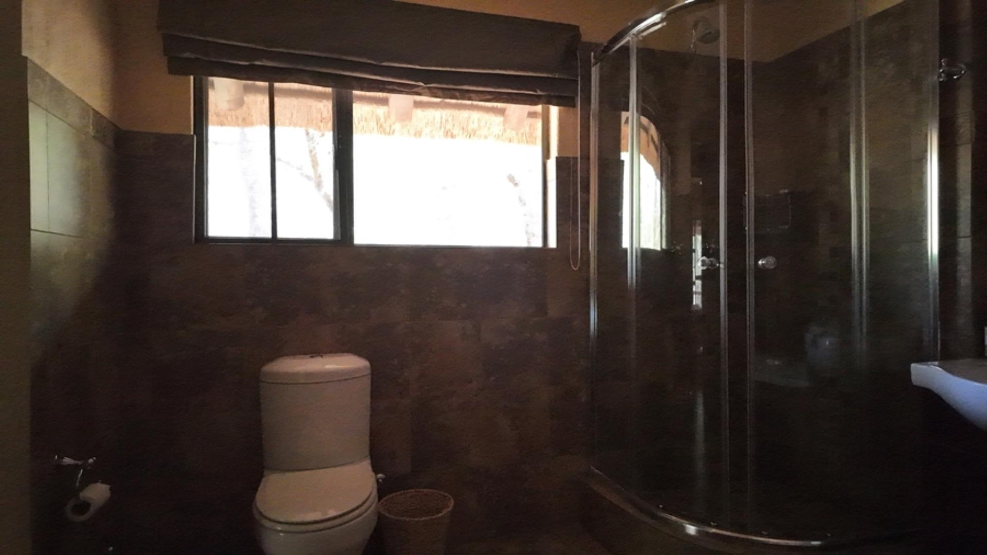 730854_House_FOR_SALE_in_Game_Reserve_Vaalwater_(30).jpeg