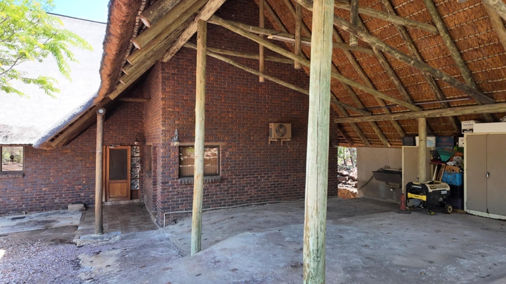 730854_House_FOR_SALE_in_Game_Reserve_Vaalwater_(32).jpeg