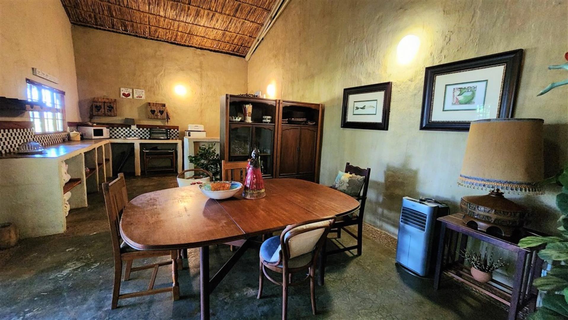731183_Flatlet_1_Dining_-_Kitchen.jpg