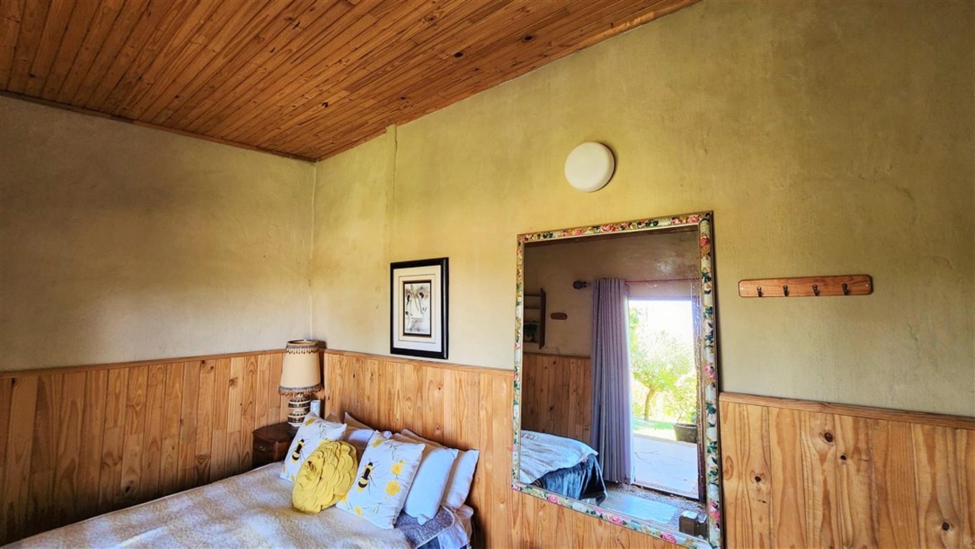 731183_Flatlet_Bedroom.jpg