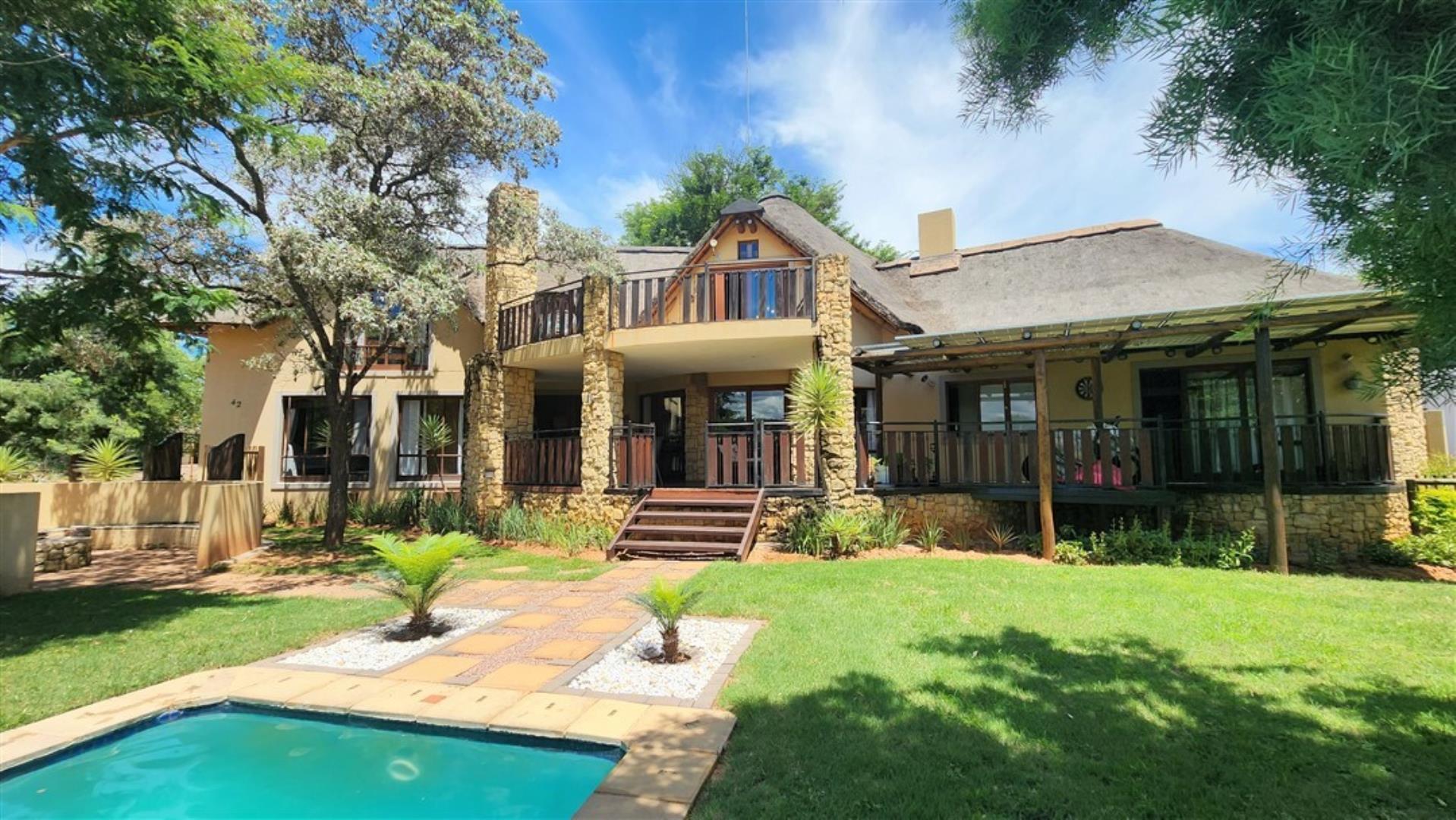 6 Bedroom House + Cottage/Flat for Sale - Limpopo