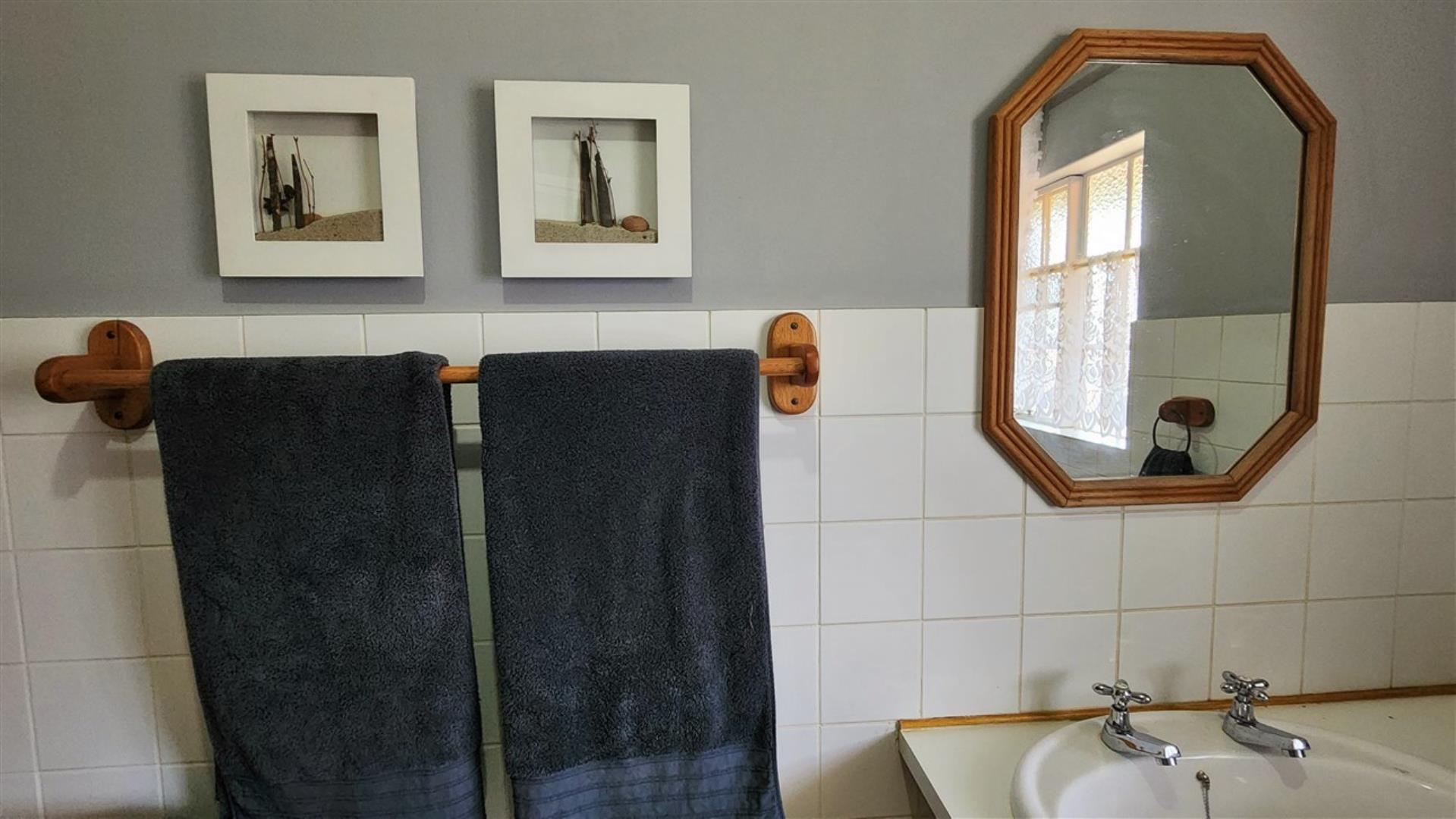 739752_Bathroom_2.jpg