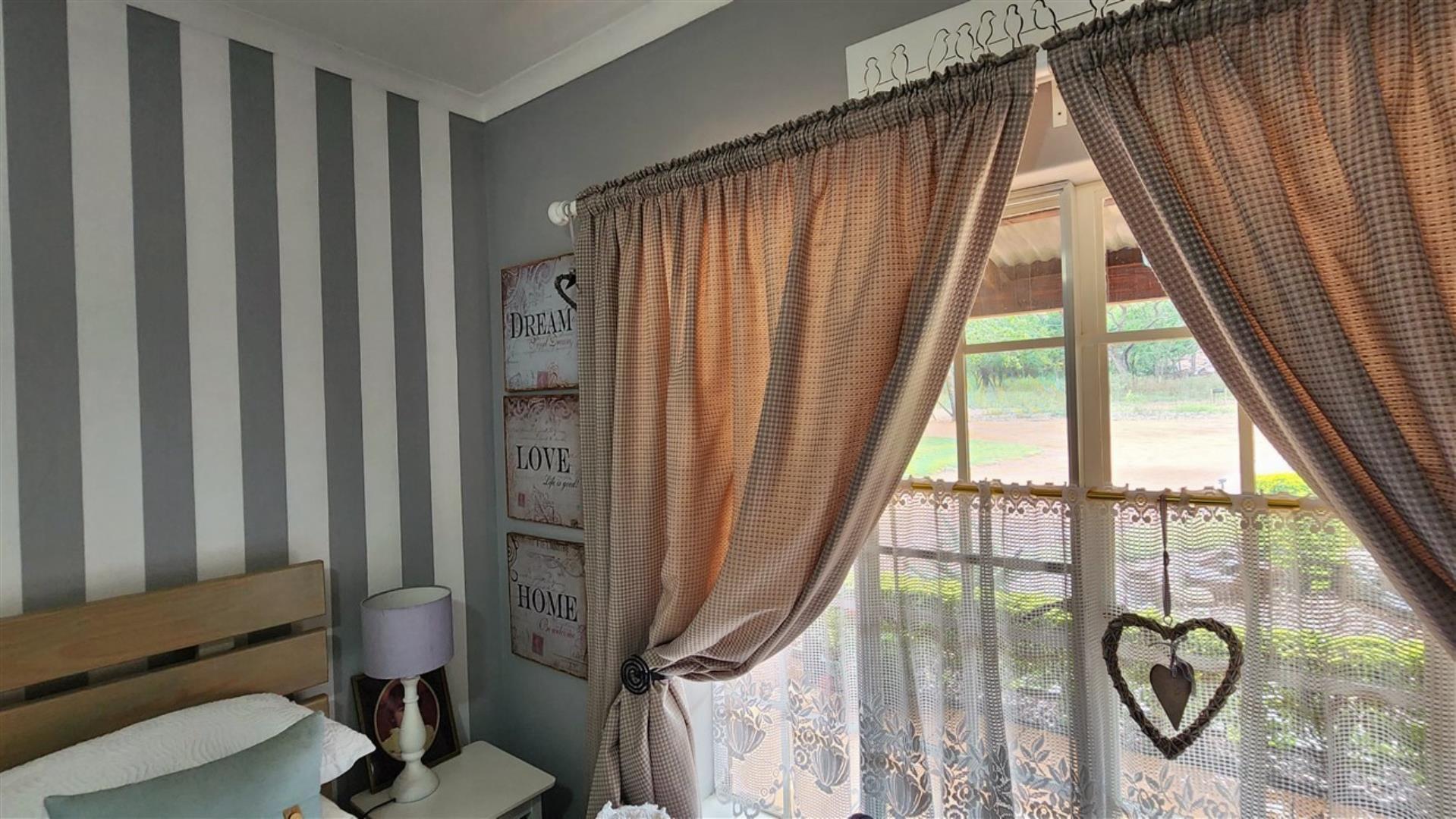 739752_Bedroom_2b.jpg