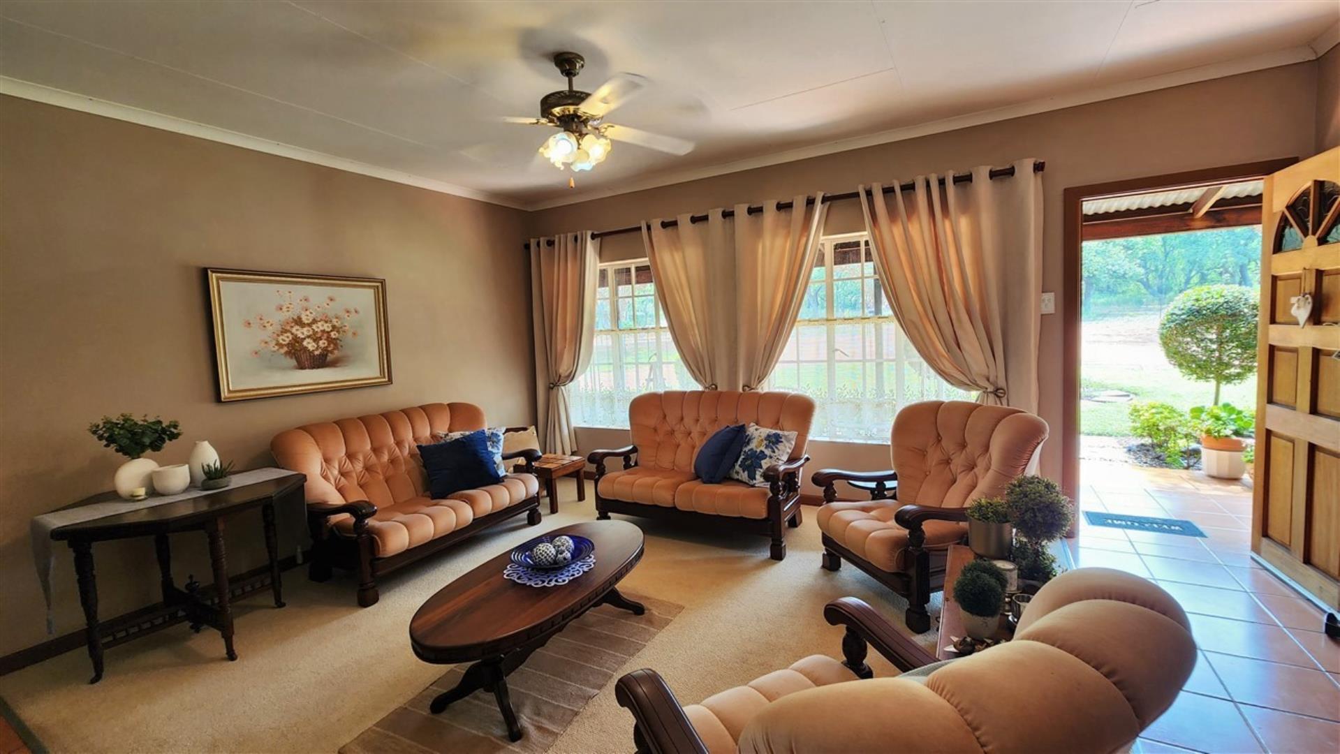 739752_Lounge_1.jpg