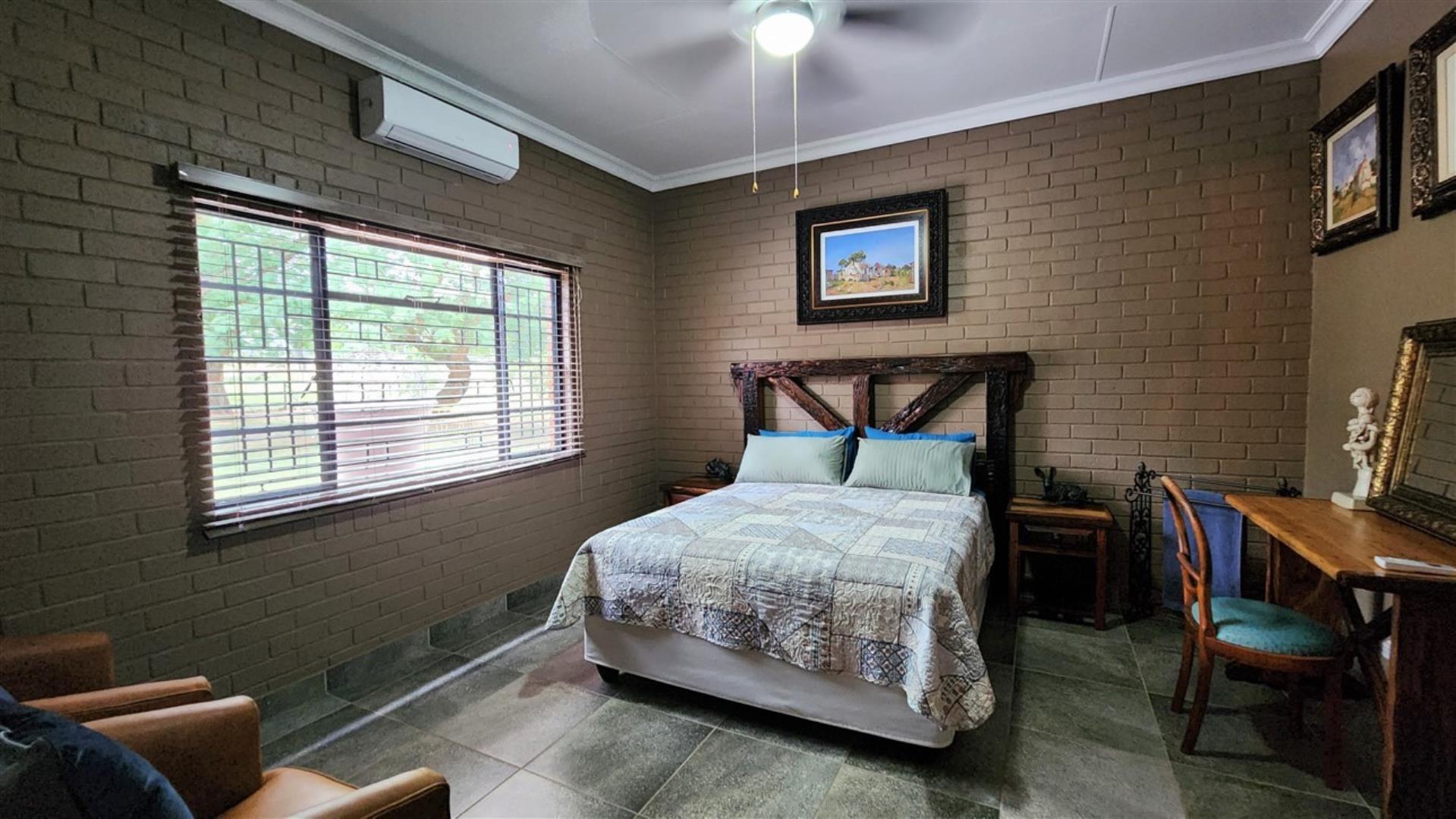 739790_Bedroom_1a.jpg