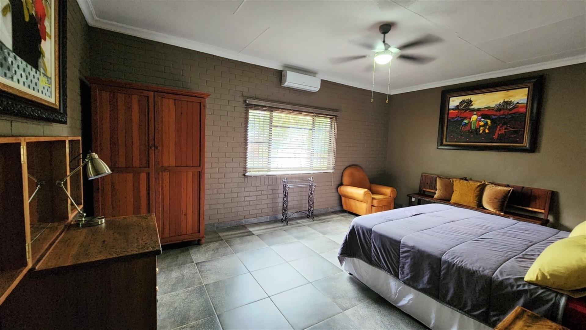 739790_Bedroom_2a.jpg