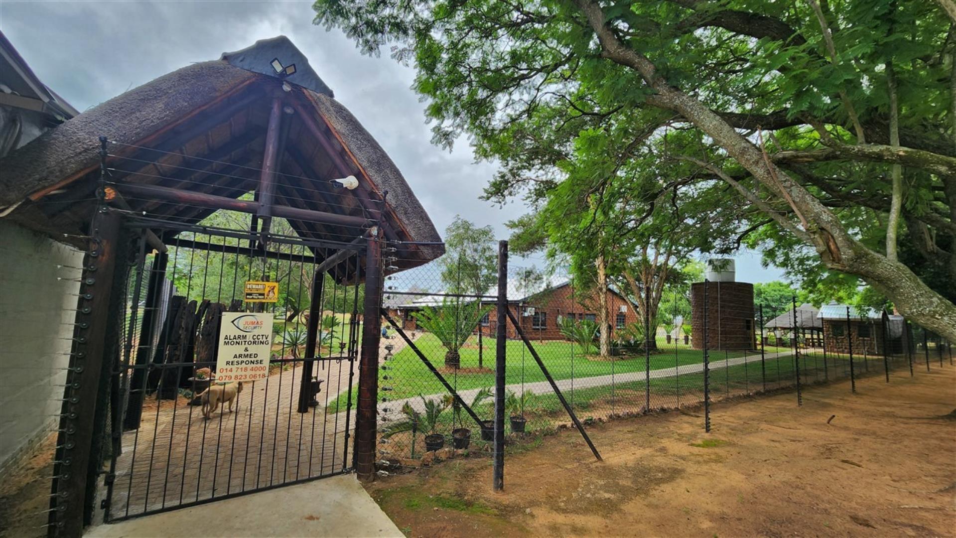 739790_Electrified_Fence_1.jpg