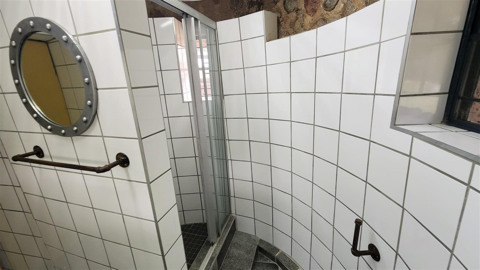 739790_Hobbet_Bathroom_2.jpg