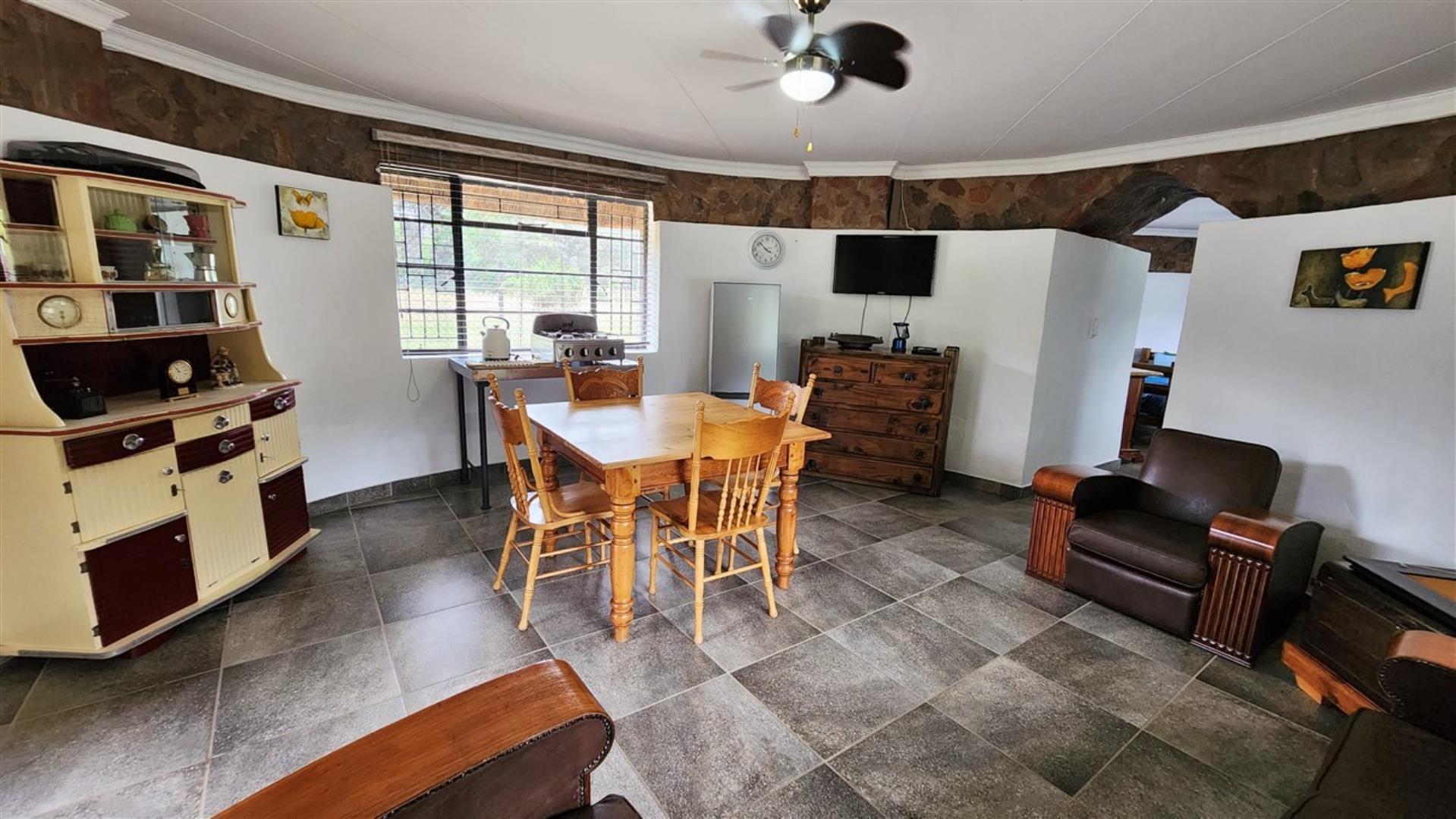 739790_Hobbet_Living_Area.jpg