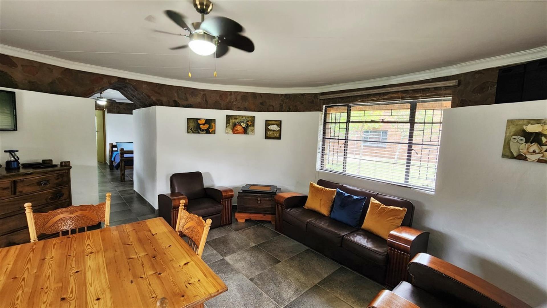 739790_Hobbet_Living_Area_2.jpg