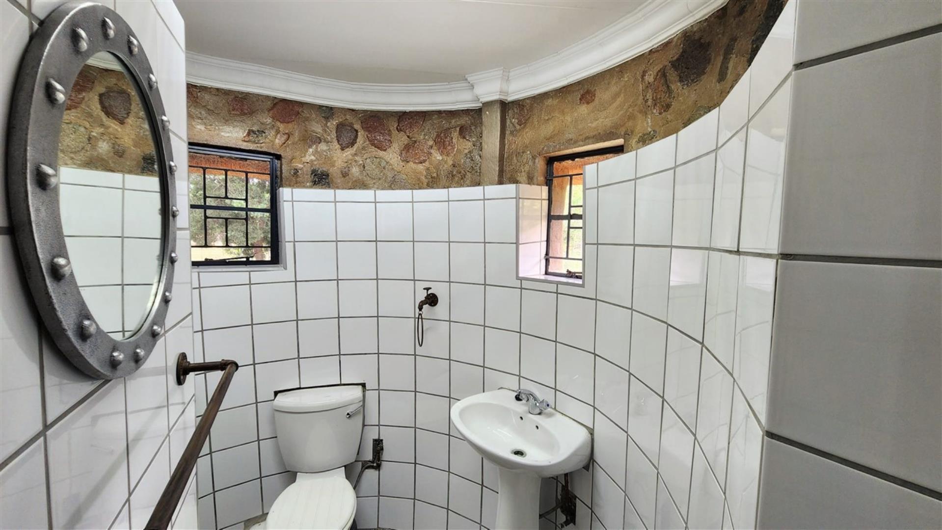 739790_Hobbet_bathroom_1.jpg