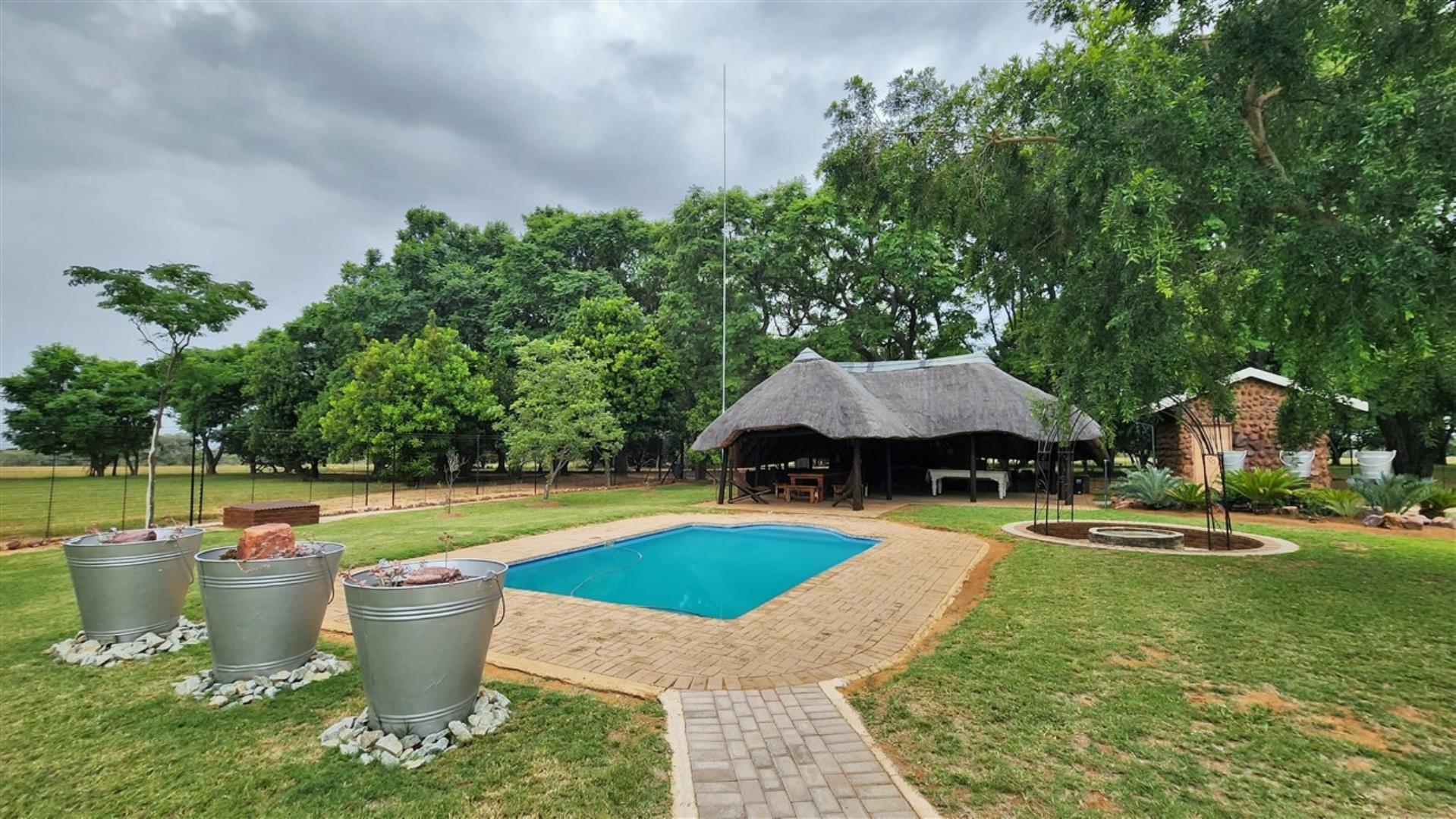 739790_Pool_1.jpg