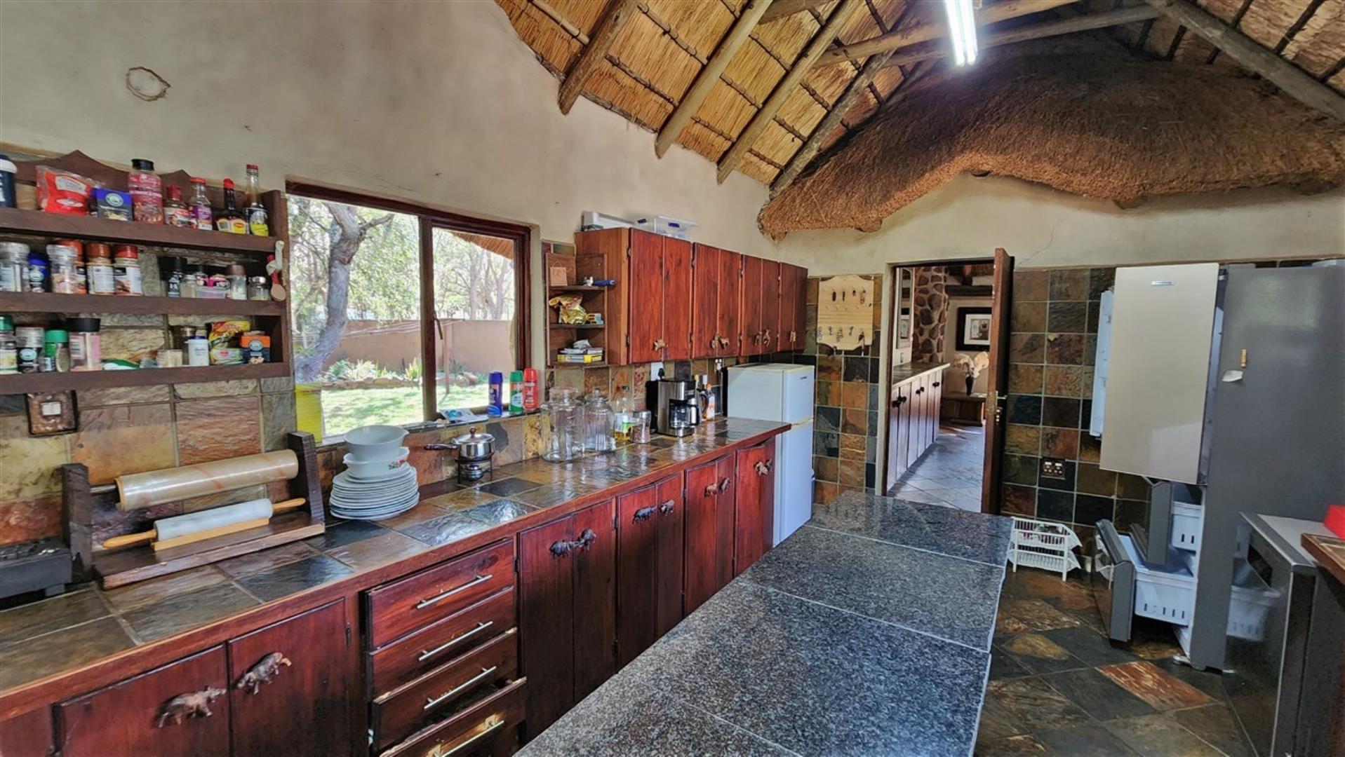 740019_Kitchen_3.jpg