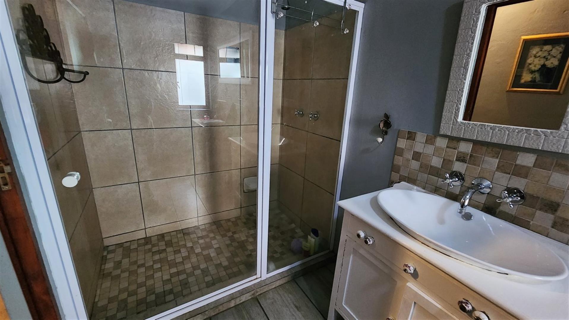 740079_Bathroom_2.jpg