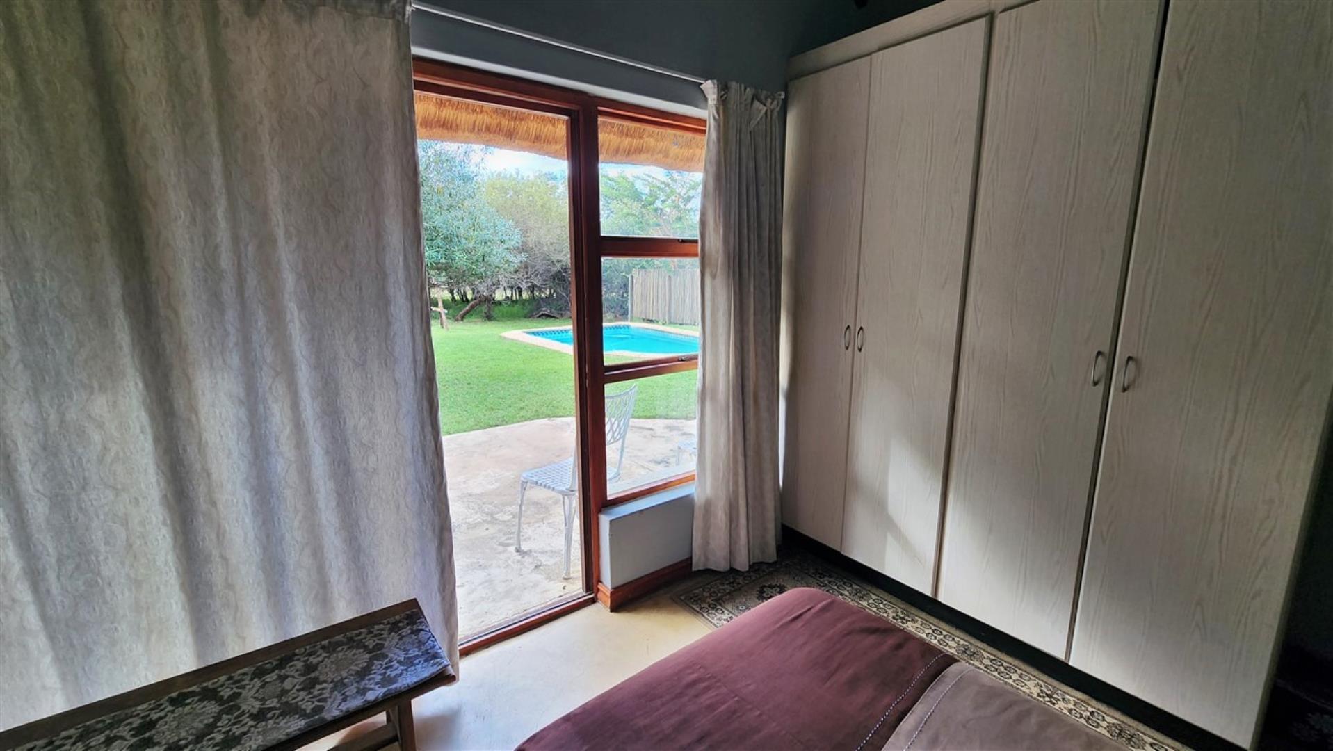 740079_Bedroom_3a.jpg