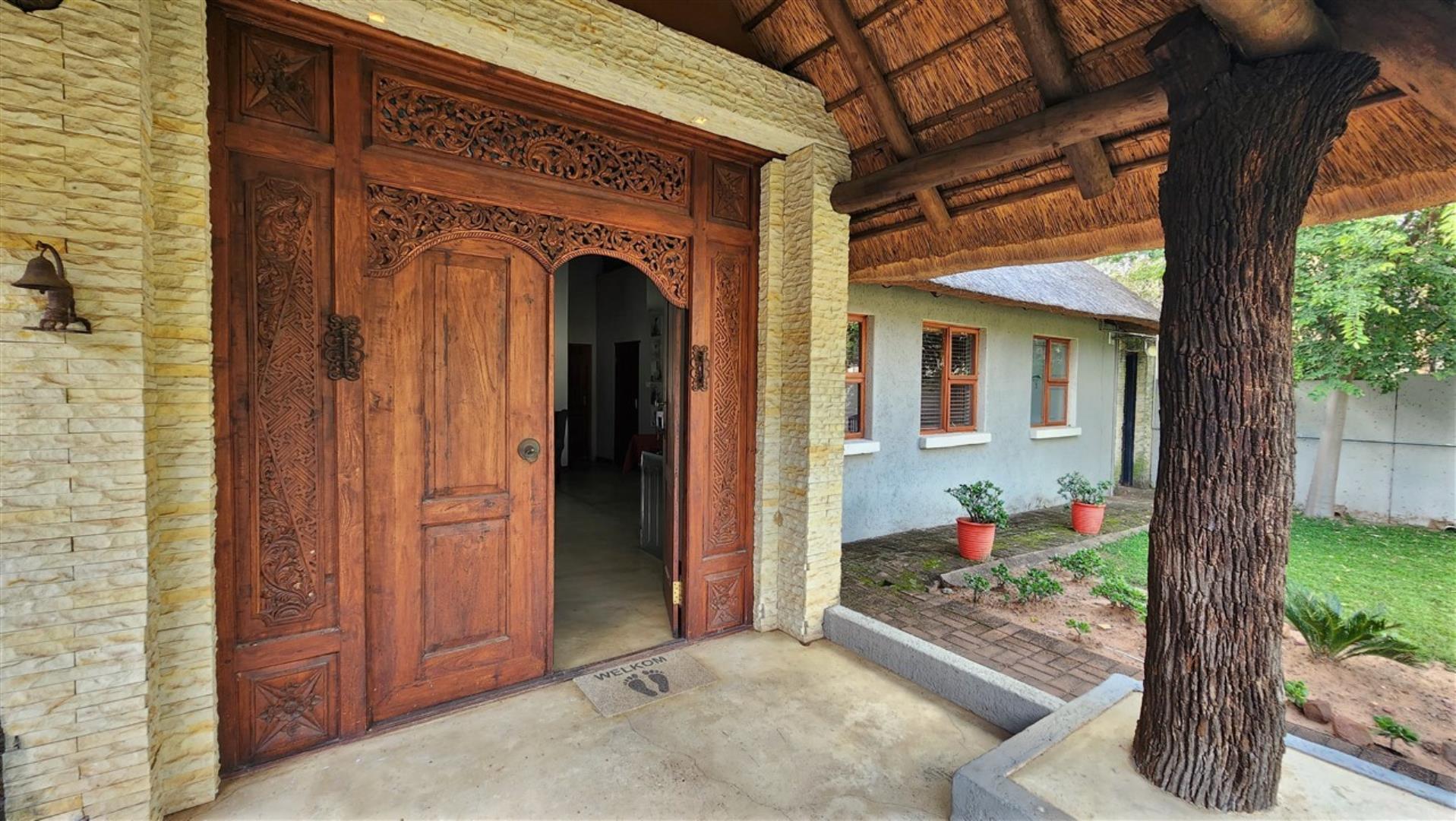 740079_Front_Door.jpg