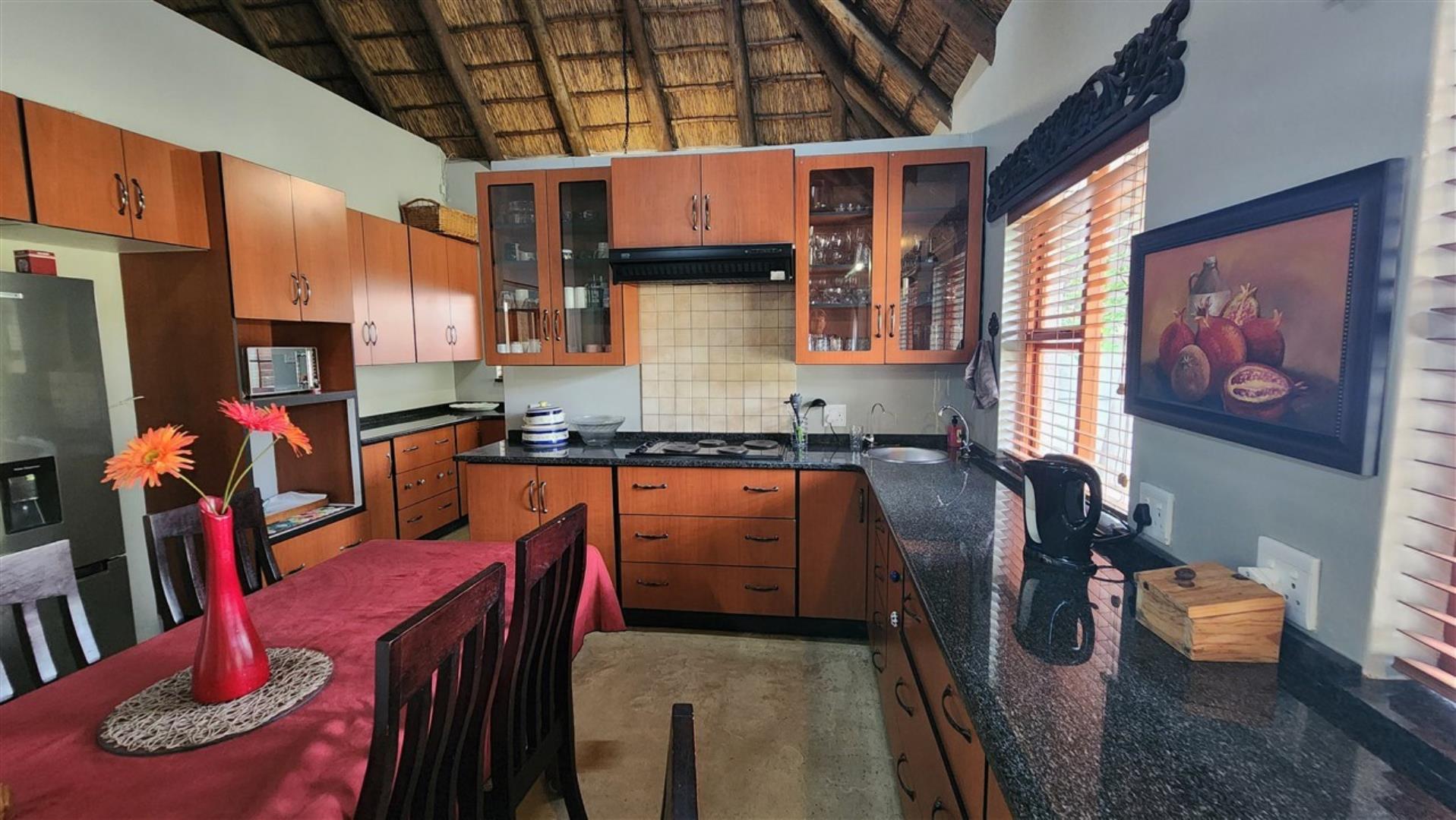 740079_Kitchen_1.jpg