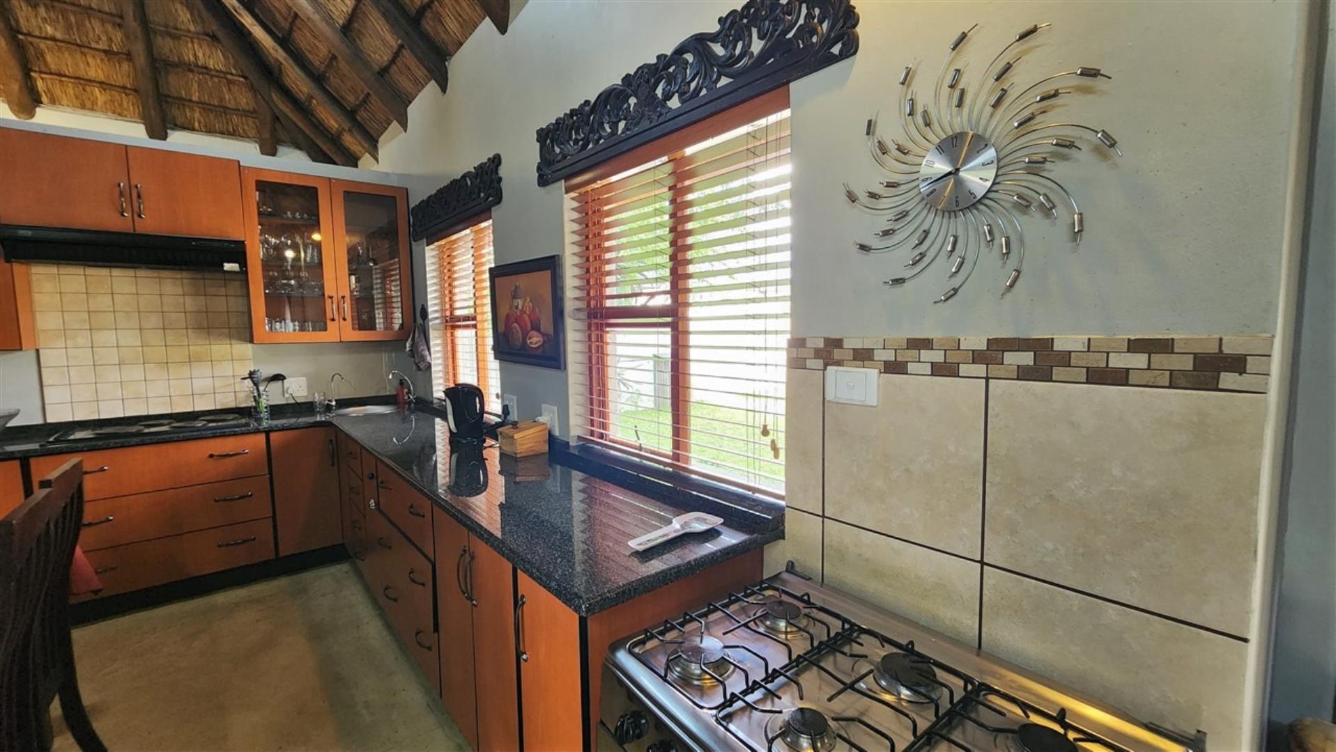 740079_Kitchen_2.jpg