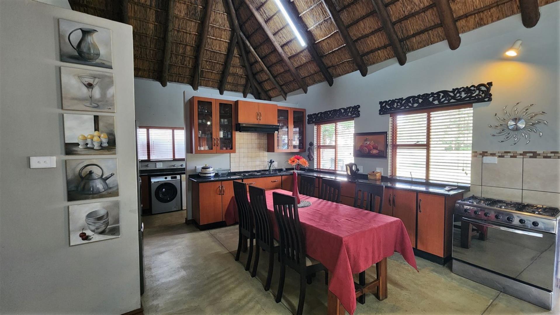 740079_Kitchen_3.jpg
