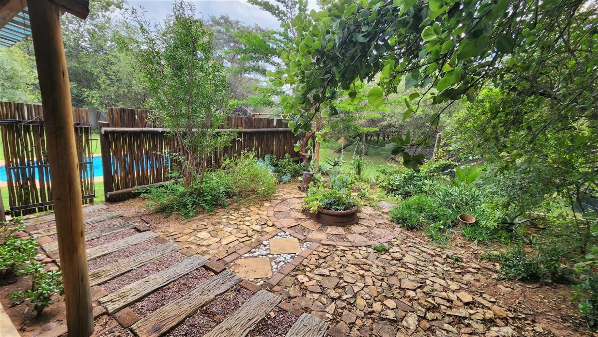 740079_Main_Bedroom_Private_Garden_3.jpg