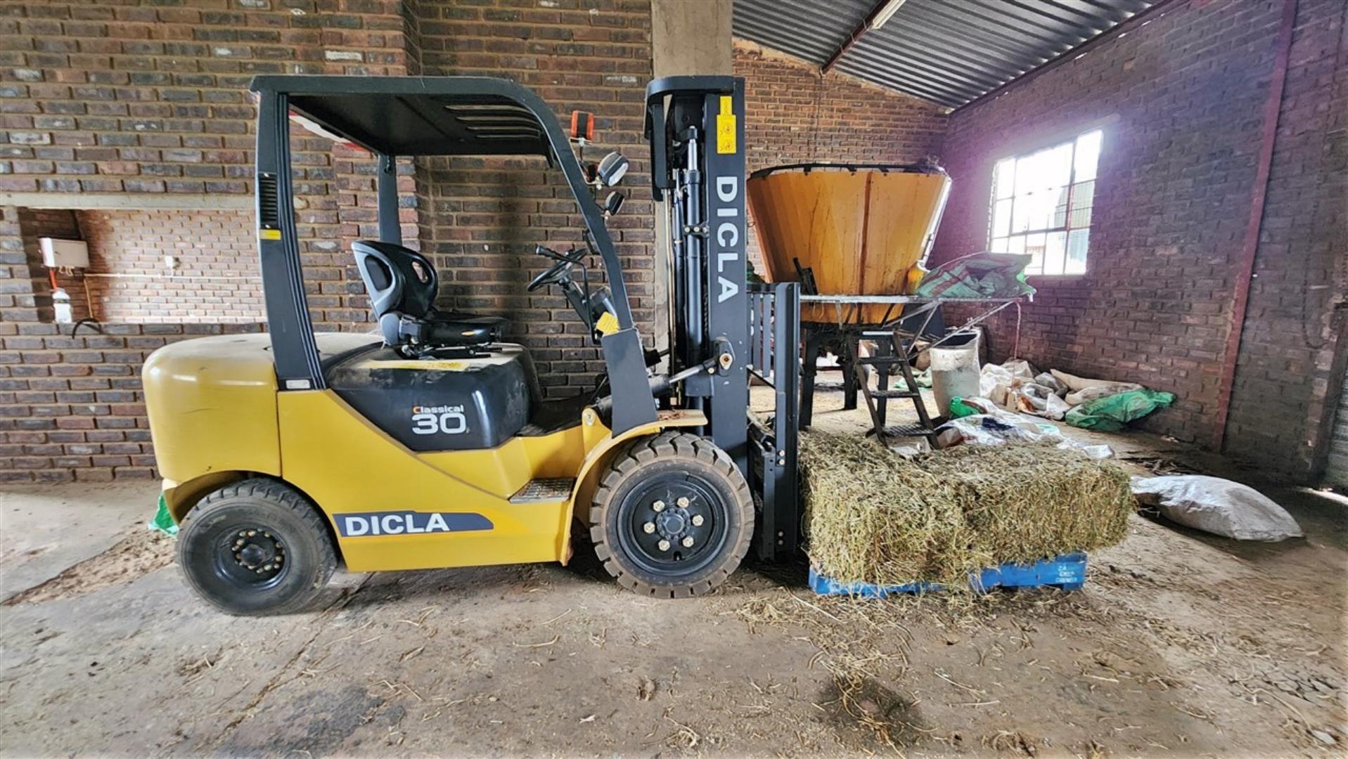 740420_Forklift.jpg