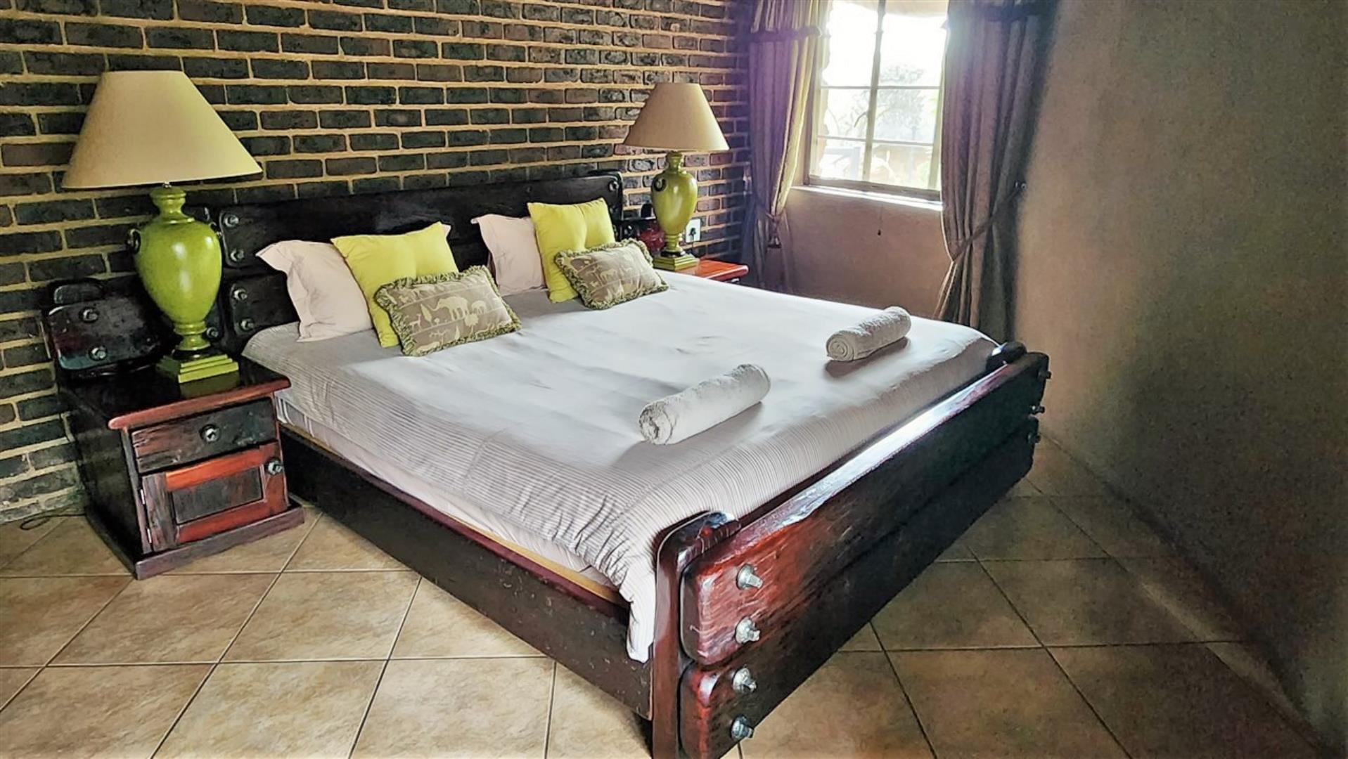 740420_Lodge_Chalet_3_Room.jpg