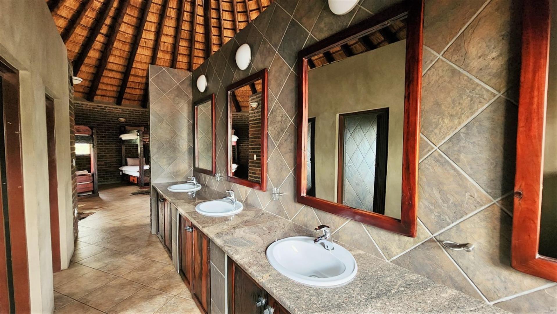 740420_Lodge_Chalet_Dorm_3.jpg