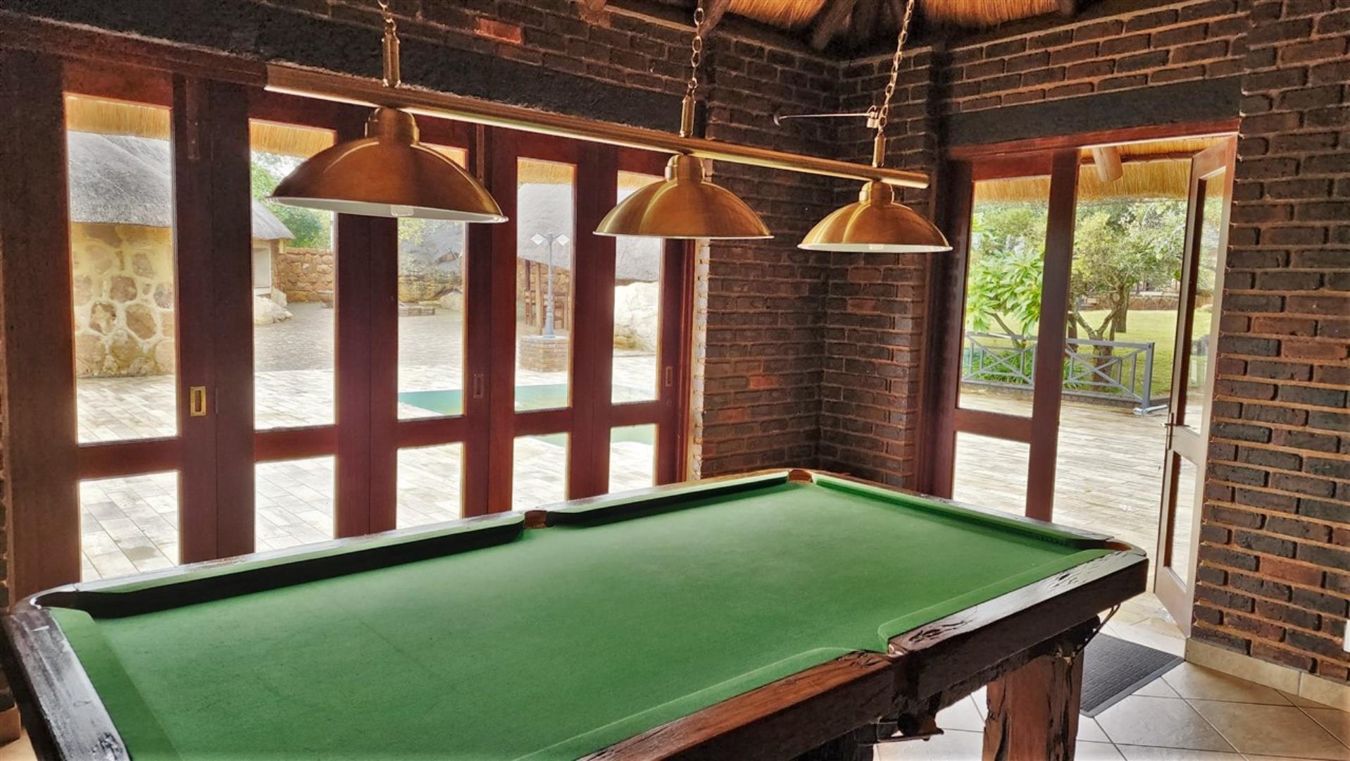 740420_Lodge_Entertainment_pool_Table_1.jpg