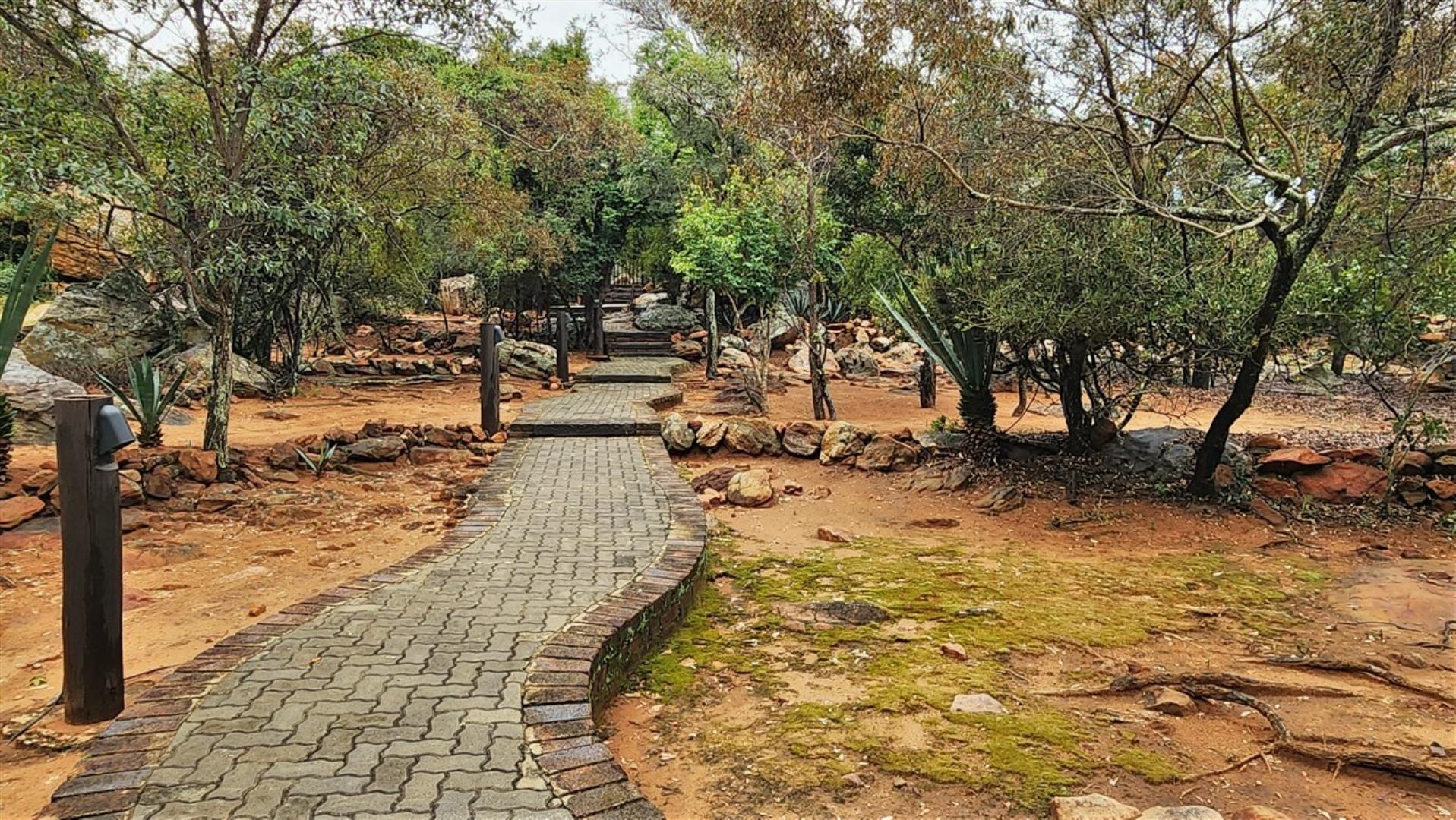 740420_Lodge_Path_Way.jpg