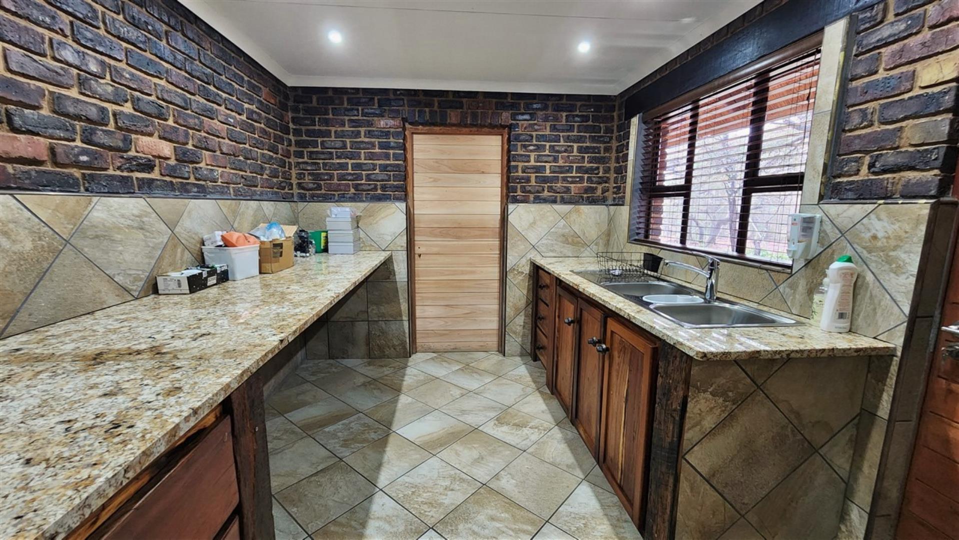 740420_Main_Friends_Scullery_1.jpg
