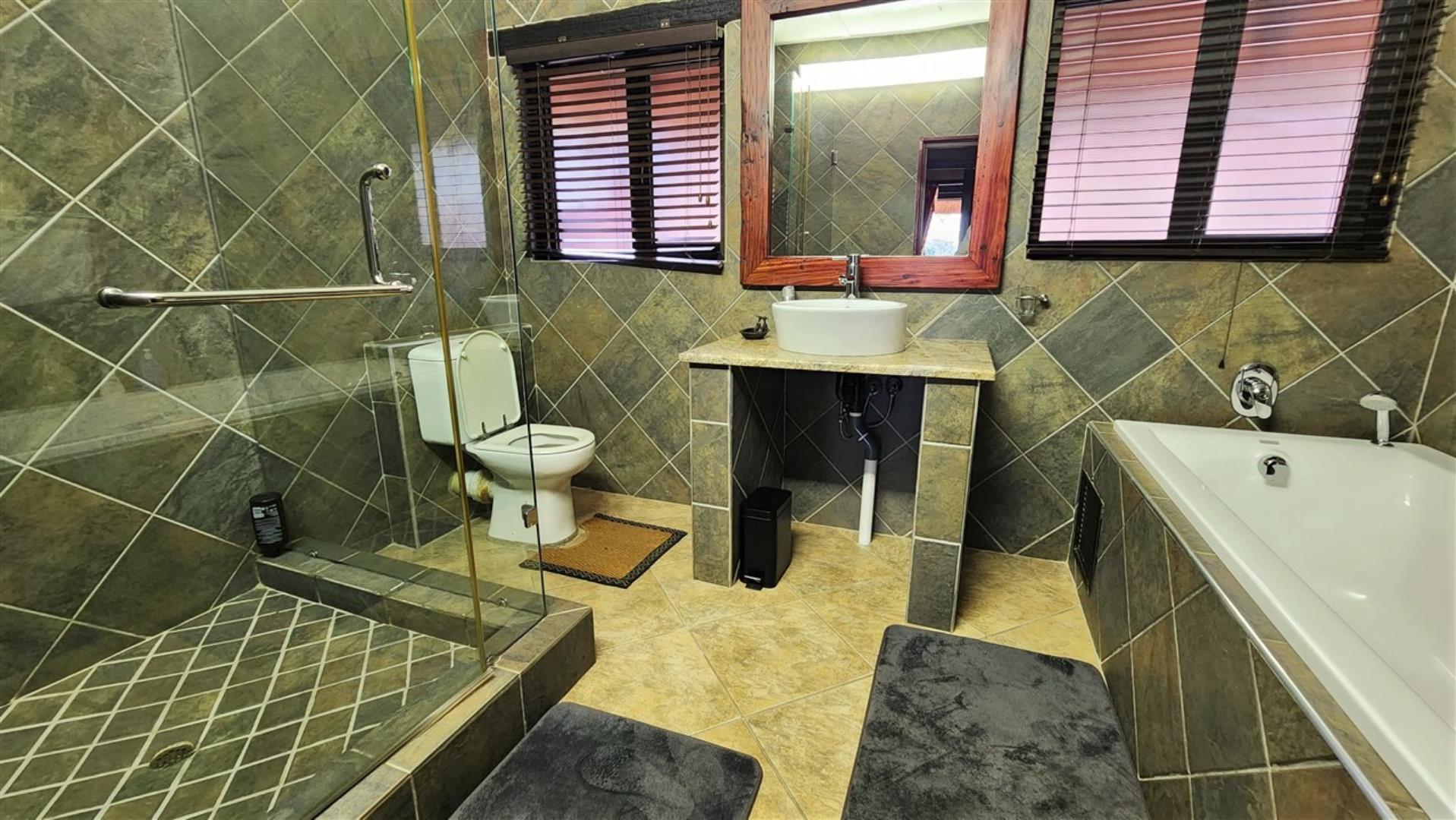 740420_Main_House_Bathroom_2a_.jpg